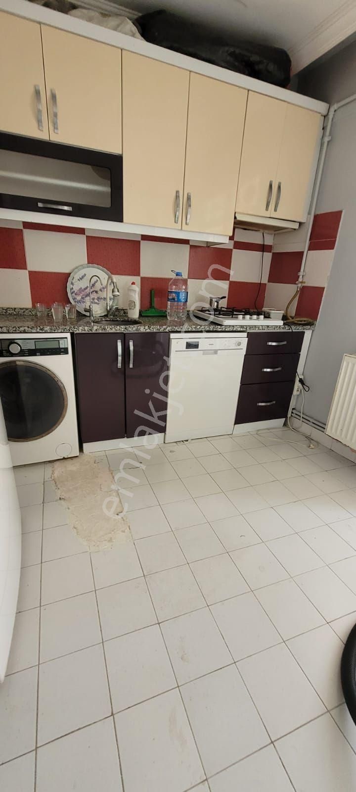 Y.bosnada Metrobuse Yakin 2+1 85m2 Full Esyali Bekara Ogrenciye Uygun Kiralik Daire