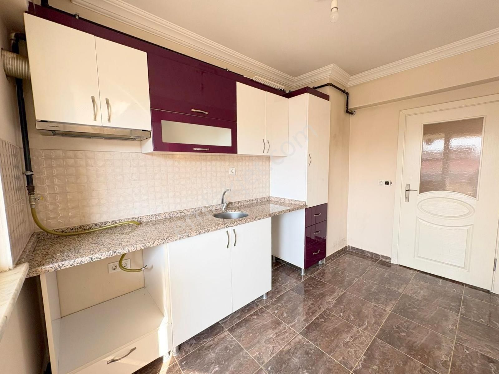 Mertcan'dan Kurtköy Mah.caddeye 1dk İskanlı Ara Kat Balkonlu 2+1 - Görsel 7