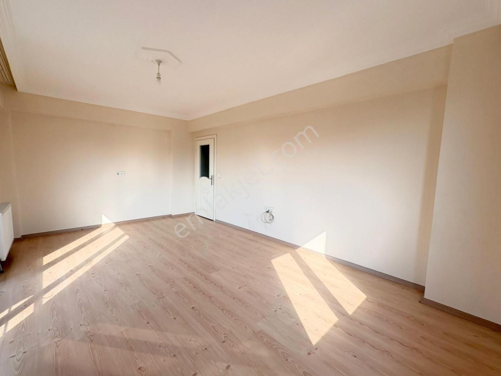 Mertcan'dan Kurtköy Mah.caddeye 1dk İskanlı Ara Kat Balkonlu 2+1 - Görsel 2