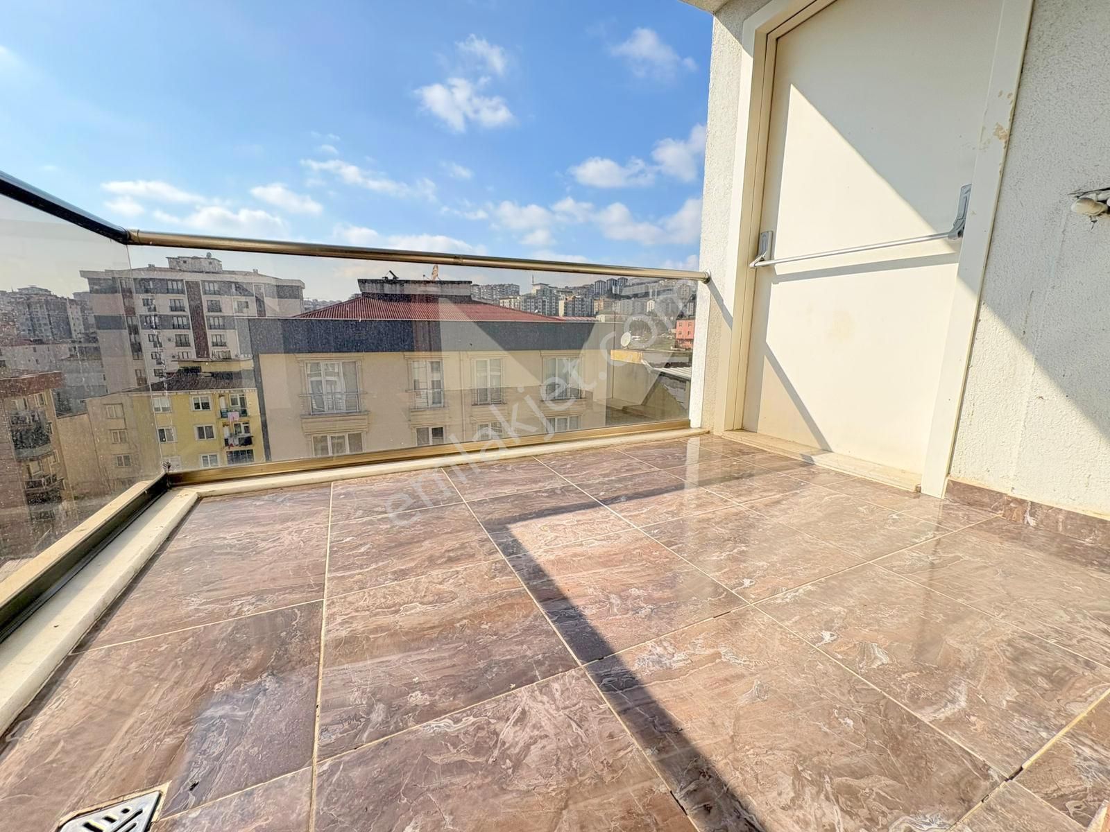 Mertcan'dan Kurtköy Mah.caddeye 1dk İskanlı Ara Kat Balkonlu 2+1 - Görsel 6