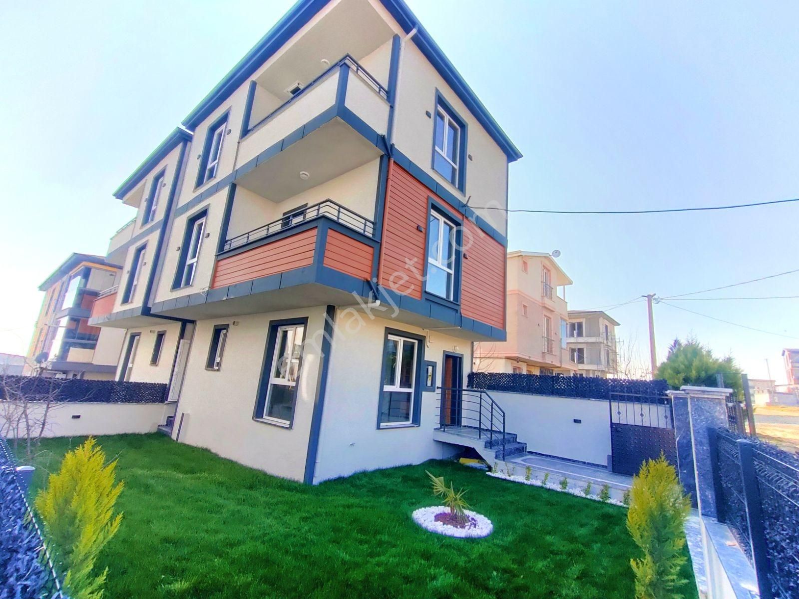 Kartallar'dan Müstakil Bahçeli Manzaralı Geniş Ferah 4+1 Villa.