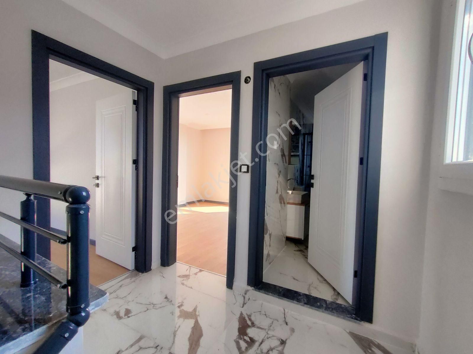 Kartallar'dan Müstakil Bahçeli Manzaralı Geniş Ferah 4+1 Villa. - Görsel 23
