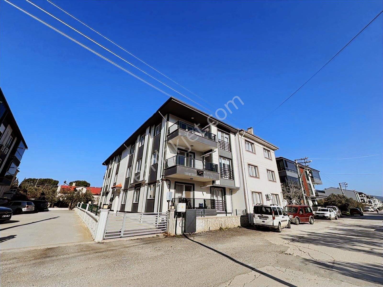 Muğla Bayır'da Merkezi Konumda Geniş Ara Kat 2+1 Kiralık Daire - Görsel 2