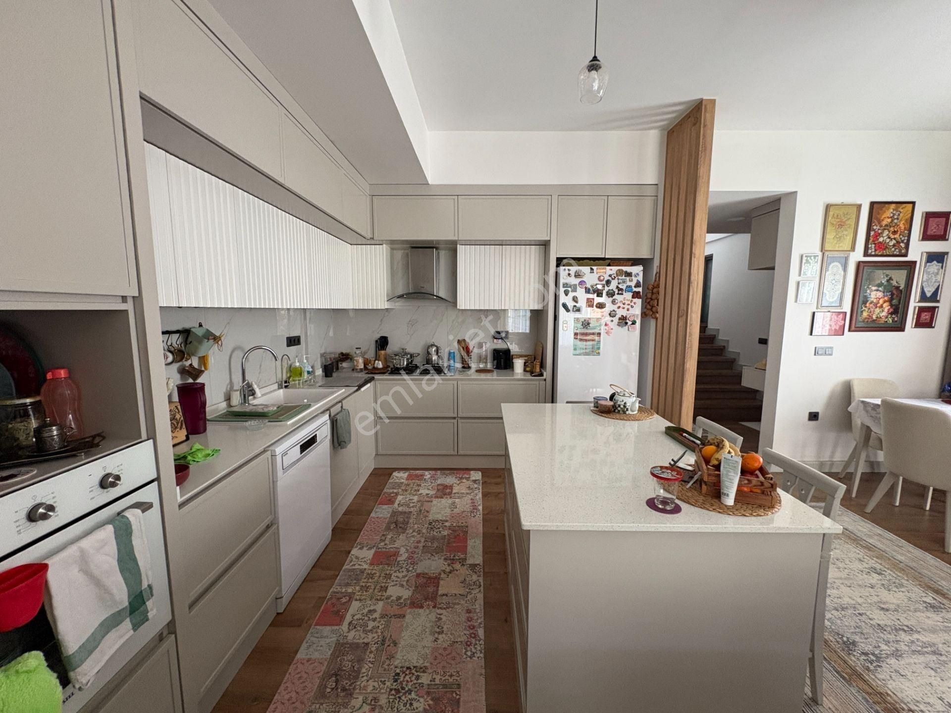 Milas Güneş Mahallesinde Bahçeli 4+1 Kiralık Dubleks Villa - Görsel 13