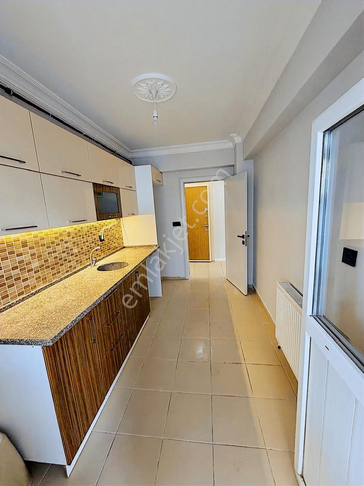 Şeyhsinan Mahallesinde Masrafsız 2+1 Kullanışlı Daire - Görsel 4