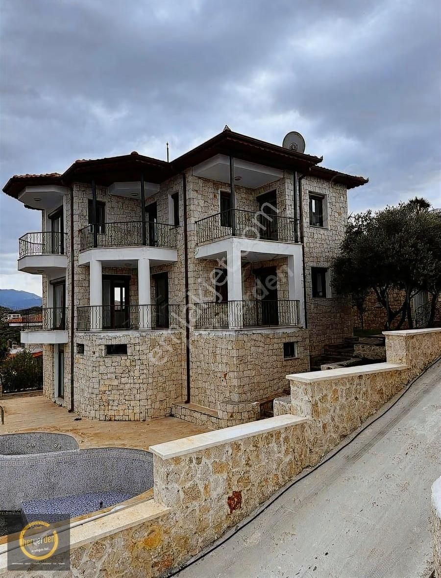 Kaş Yarımadası'nda Havuzlu, Deniz Manzaralı Lüks Villa - Görsel 10