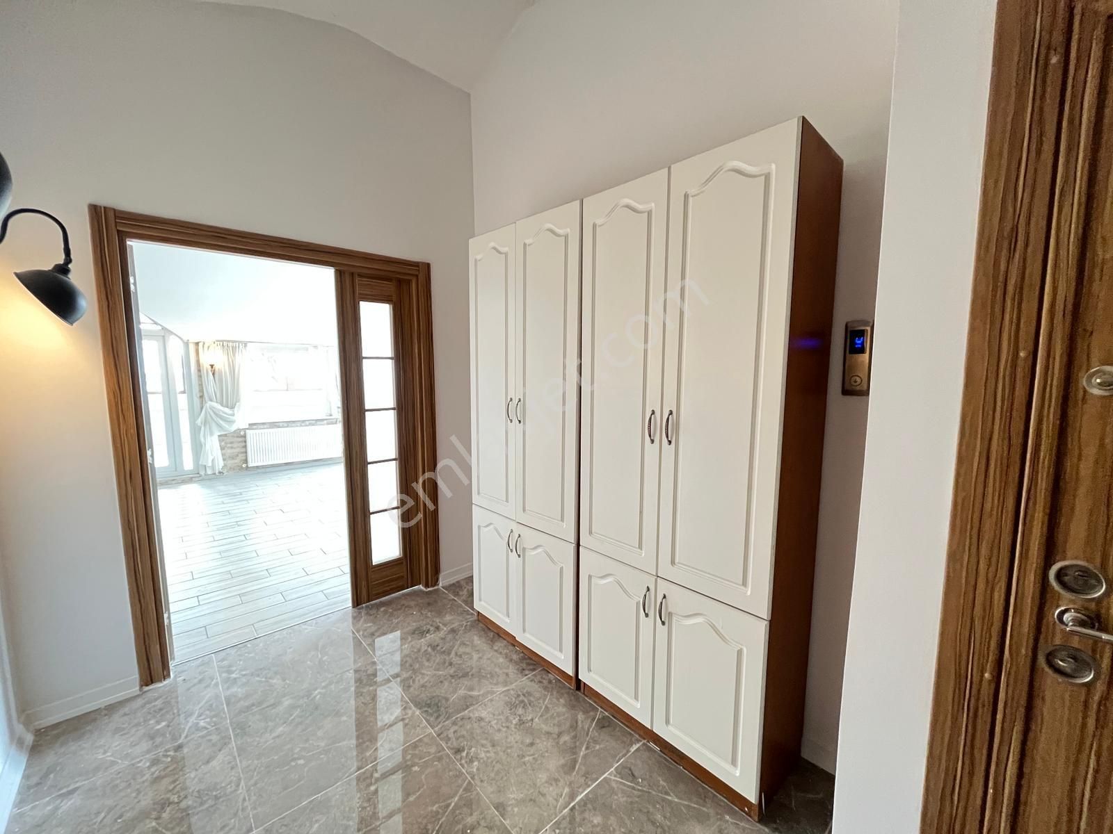 Kozyatağı'nda Emsalsiz 330m2 Deniz Manzaralı Teraslı Kiralık 3+1 - Görsel 15