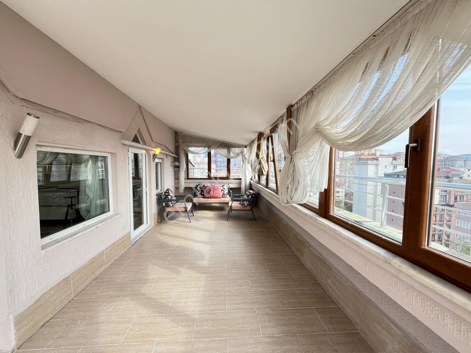 Kozyatağı'nda Emsalsiz 330m2 Deniz Manzaralı Teraslı Kiralık 3+1 - Görsel 21