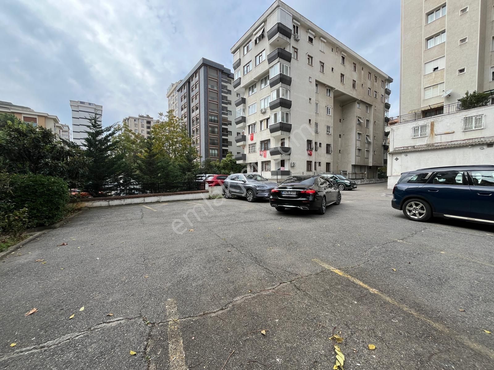 Kozyatağı'nda Emsalsiz 330m2 Deniz Manzaralı Teraslı Kiralık 3+1 - Görsel 12