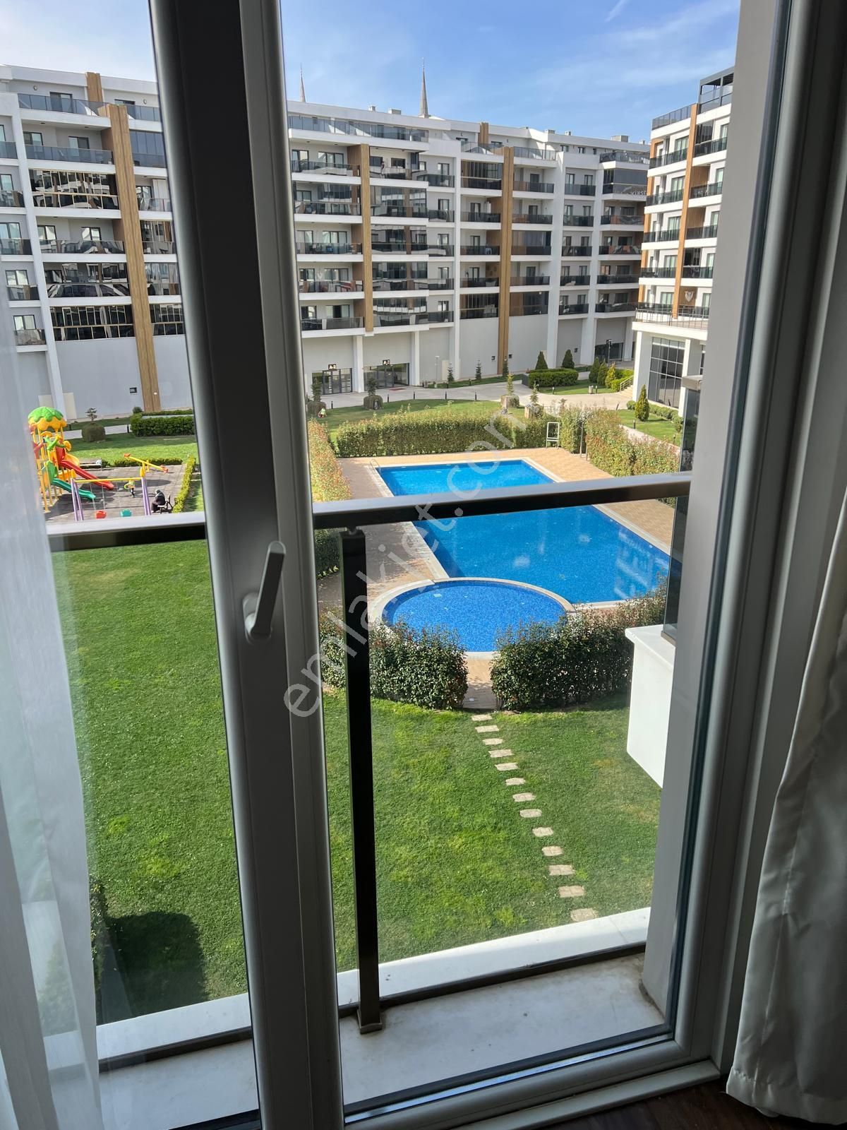 Tuzla’nın Prestijli Projesinde Peyzaj Ve Havuz Cepheli, Full Eşyalı 2+1 Kiralık Daire - Görsel 15