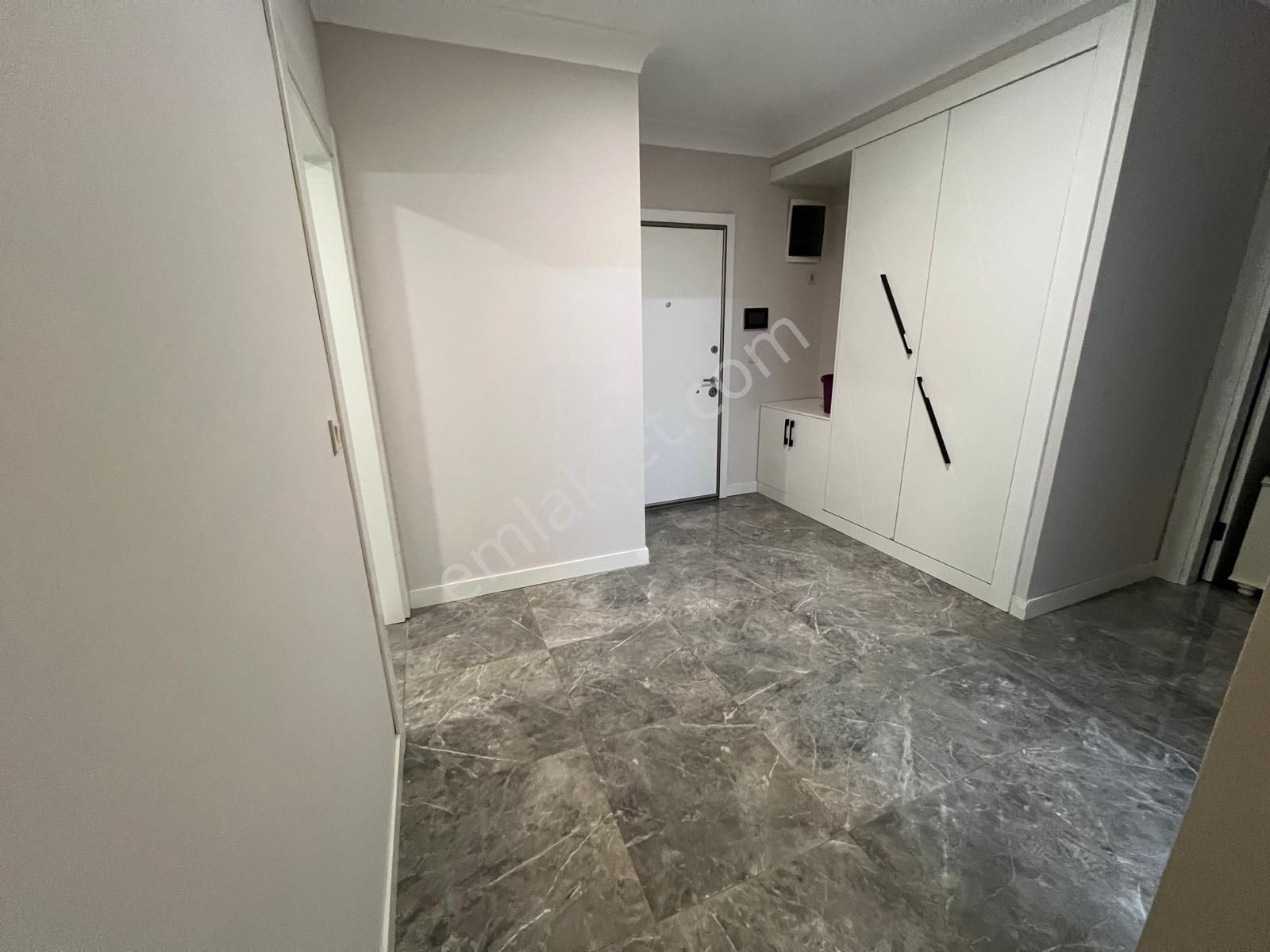 Tuzla’nın Prestijli Projesinde Peyzaj Ve Havuz Cepheli, Full Eşyalı 2+1 Kiralık Daire - Görsel 4