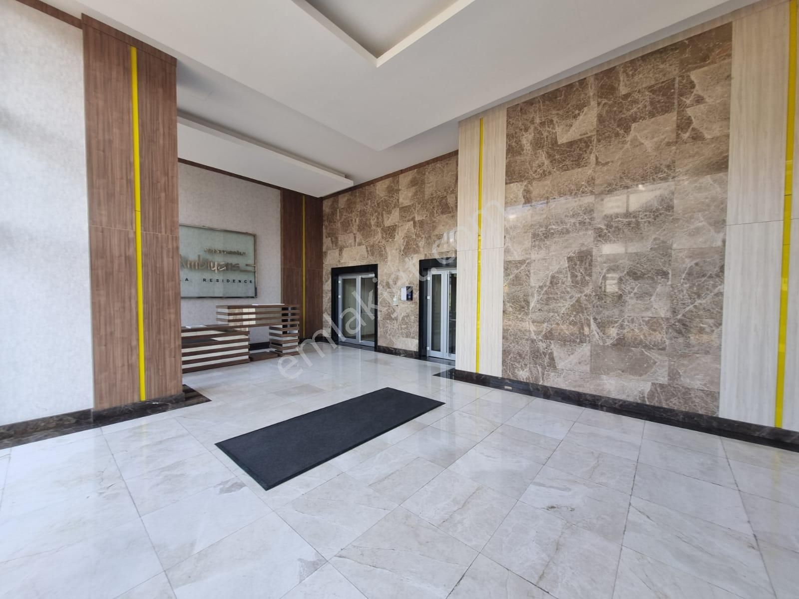 Tuzla’nın Prestijli Projesinde Peyzaj Ve Havuz Cepheli, Full Eşyalı 2+1 Kiralık Daire - Görsel 17