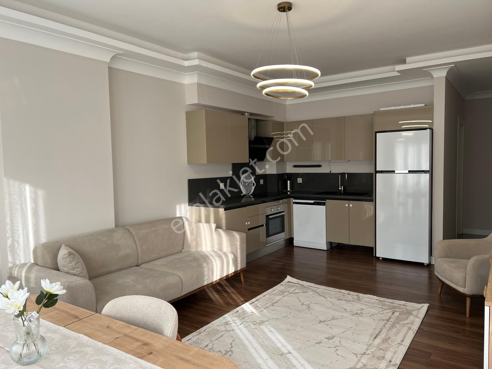 Tuzla’nın Prestijli Projesinde Peyzaj Ve Havuz Cepheli, Full Eşyalı 2+1 Kiralık Daire - Görsel 3