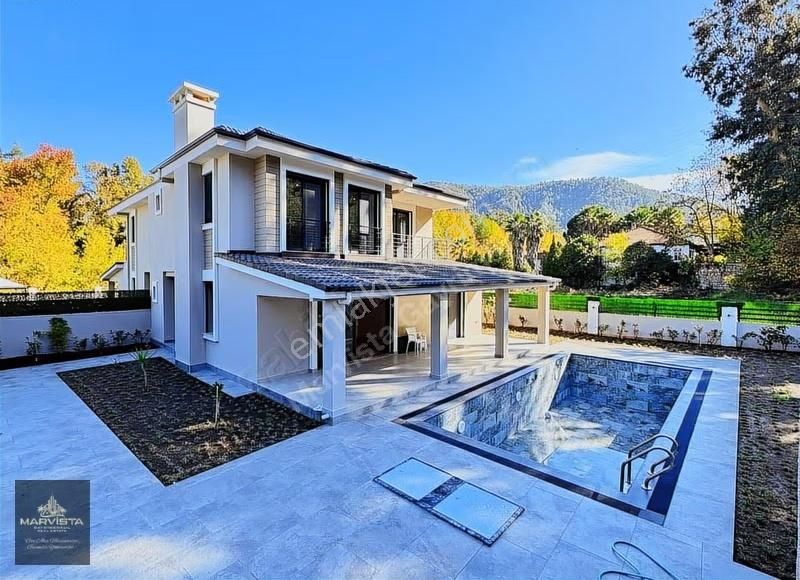 566 M² Arsa İçinde 4+1 Lüks Villa Müştemilatlı-havuzlu