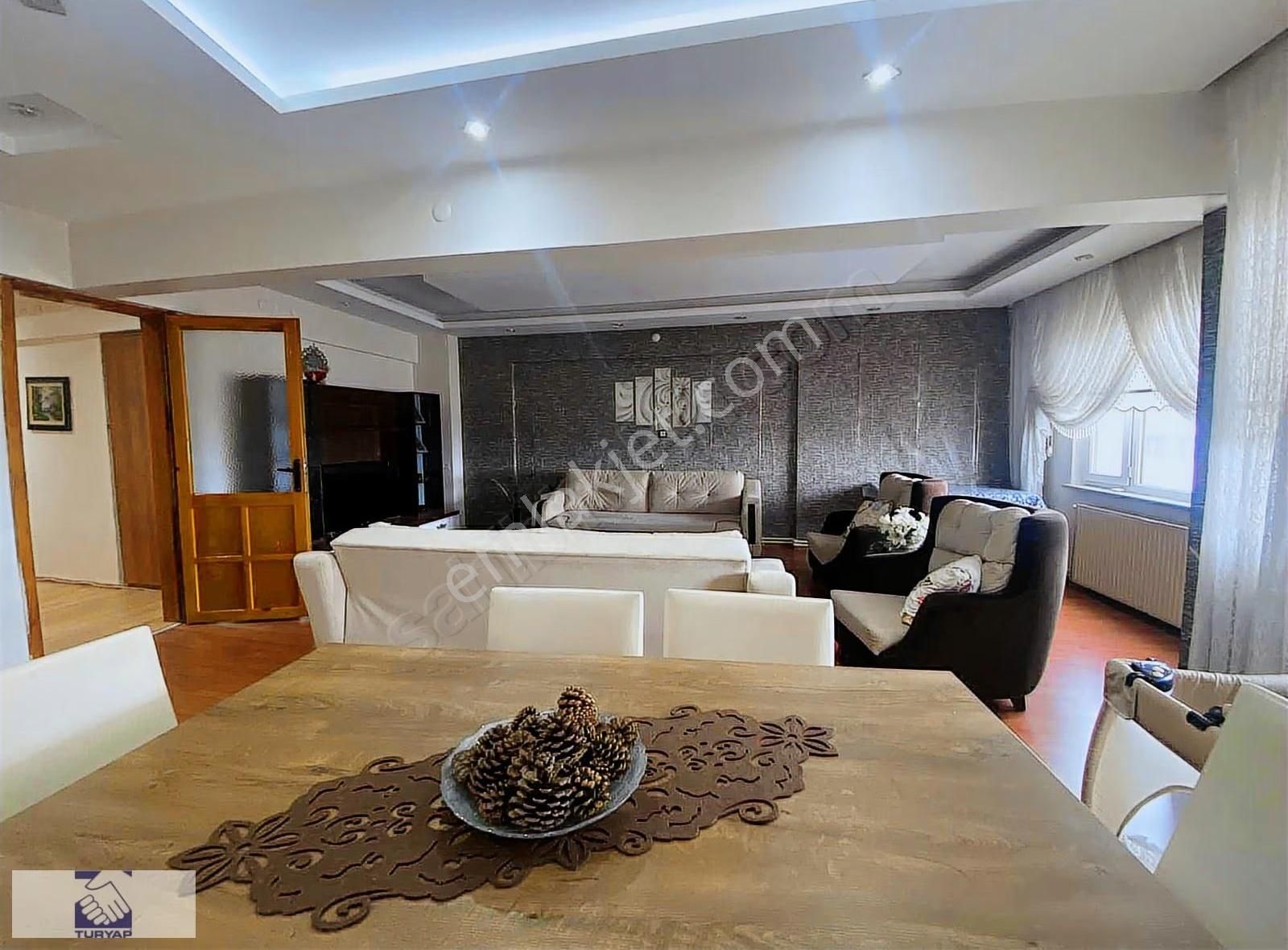 İstiklal Caddesinde Satılık 2+1 Daire