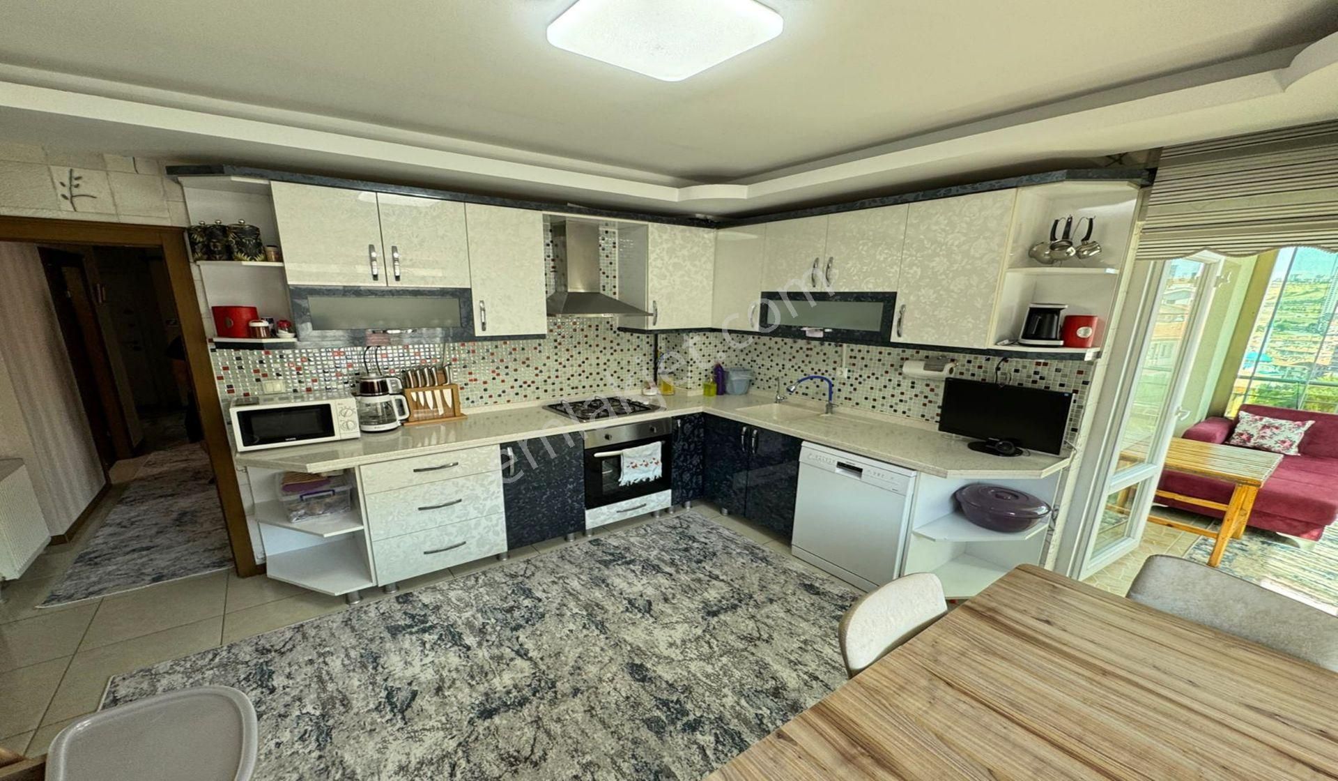 Ataparkda Geniş Balkonlu Yeni Bina Asansörlü 130m2 Geniş Daire