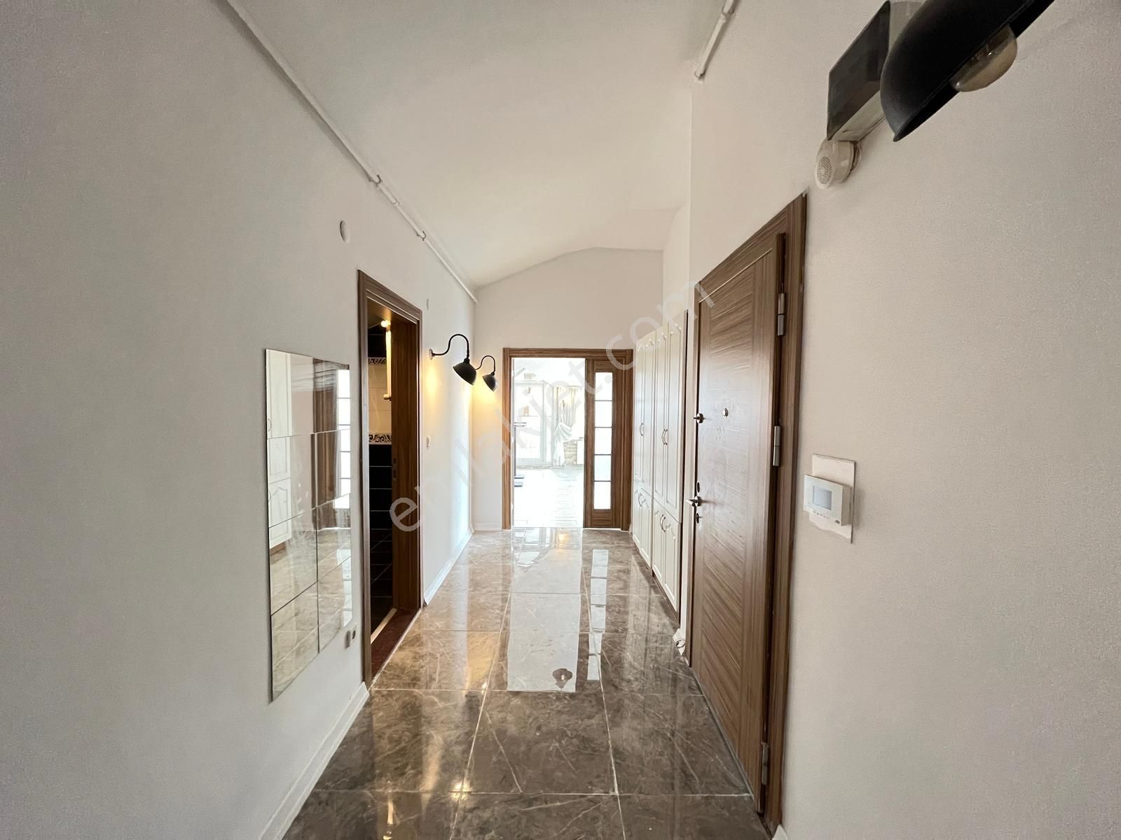 Kozyatağı'nda 330m² Deniz Manzaralı Teraslı Emsalsiz Satılık 3+1 - Görsel 24