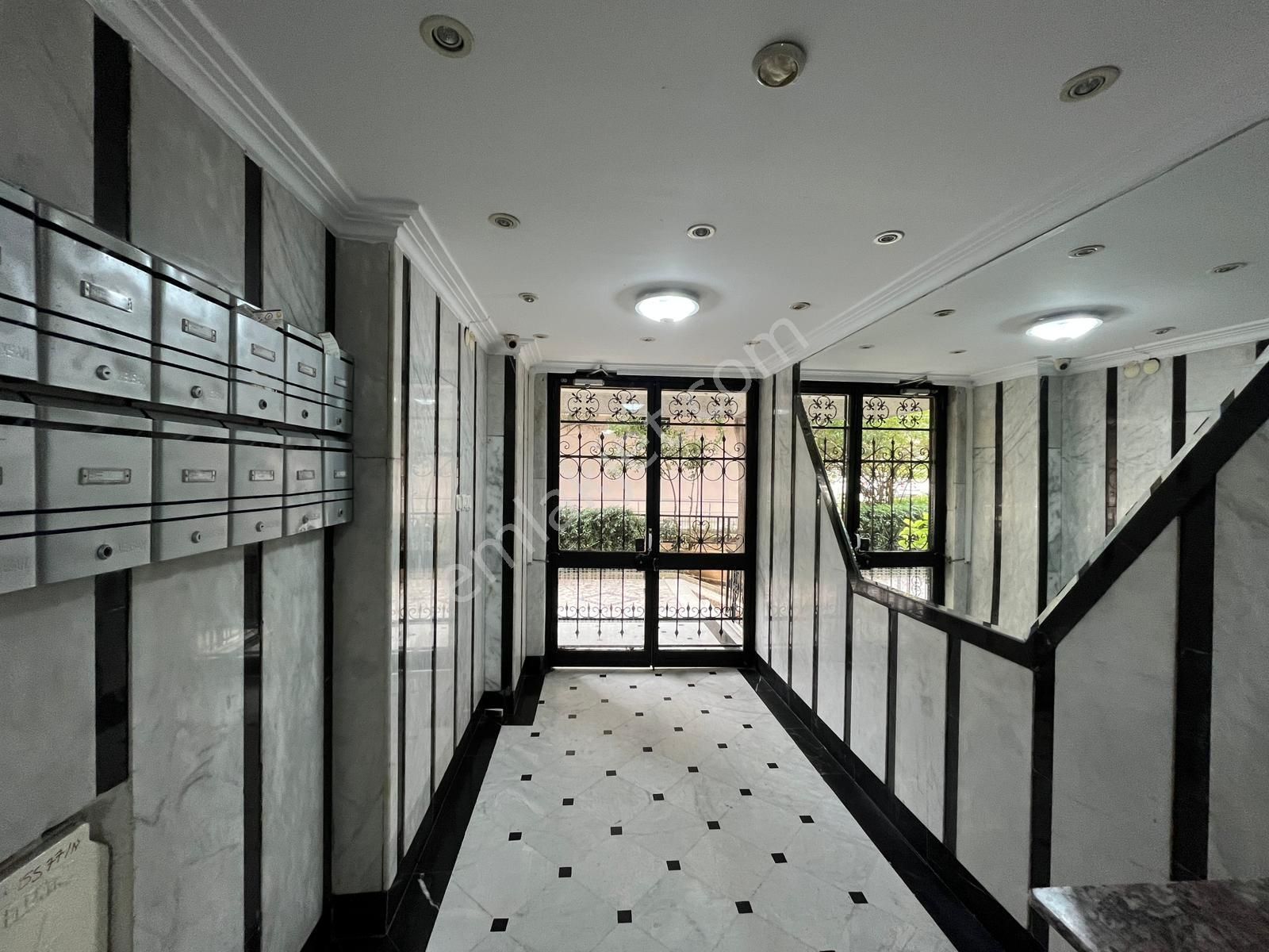 Kozyatağı'nda 330m² Deniz Manzaralı Teraslı Emsalsiz Satılık 3+1 - Görsel 8