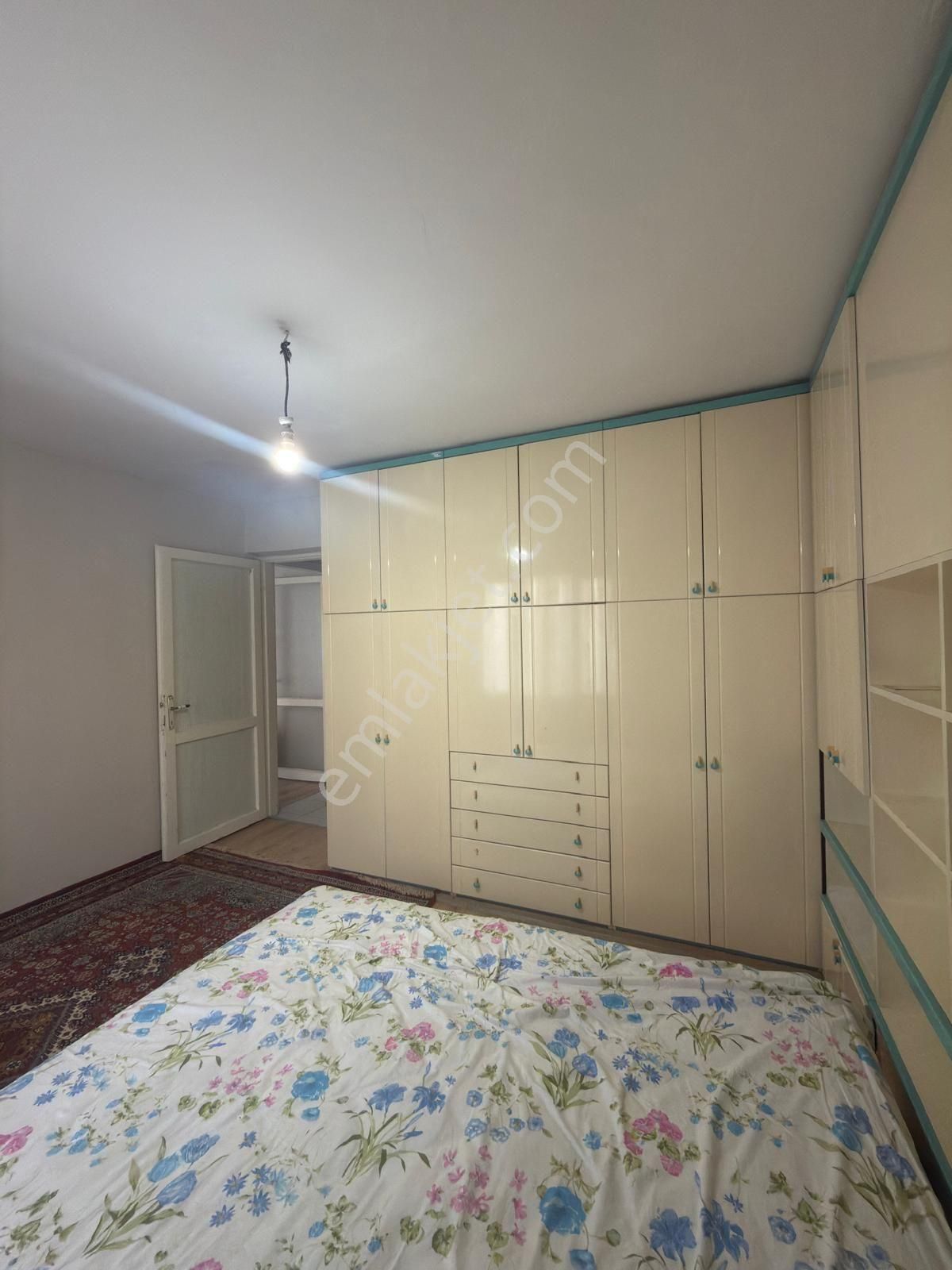 Saadet Korkmaz'dan Merkezde Denize 50 Metre Ayrı Mutfaklı Kiralık 3+1 - Görsel 32