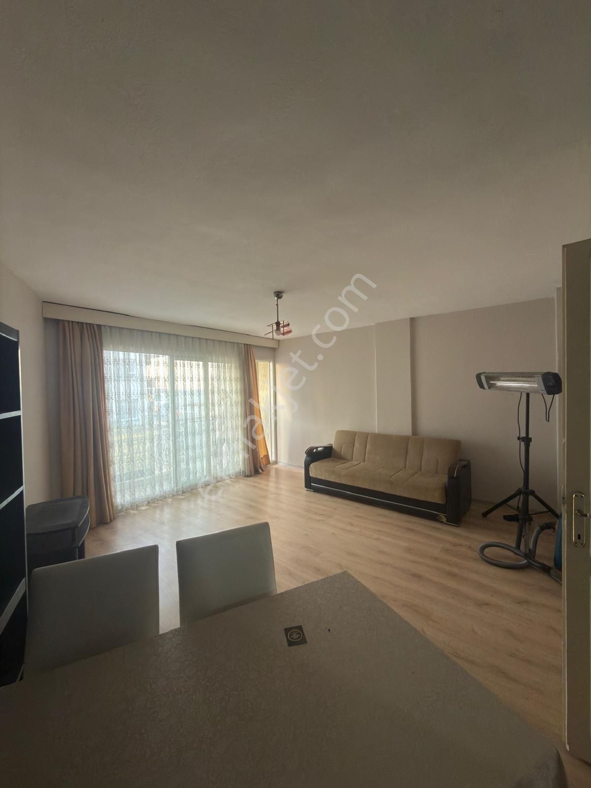 Saadet Korkmaz'dan Merkezde Denize 50 Metre Ayrı Mutfaklı Kiralık 3+1 - Görsel 7