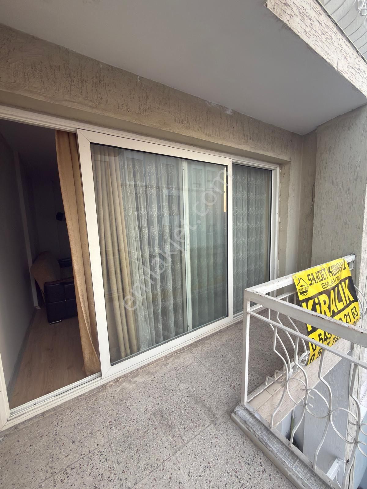 Saadet Korkmaz'dan Merkezde Denize 50 Metre Ayrı Mutfaklı Kiralık 3+1 - Görsel 8