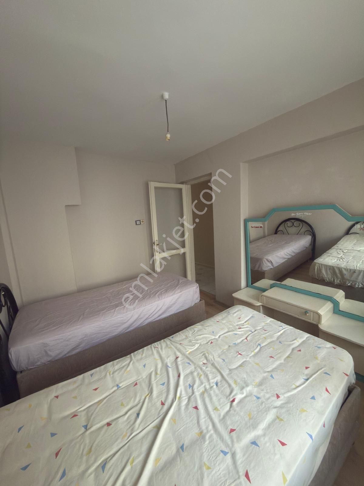 Saadet Korkmaz'dan Merkezde Denize 50 Metre Ayrı Mutfaklı Kiralık 3+1 - Görsel 25