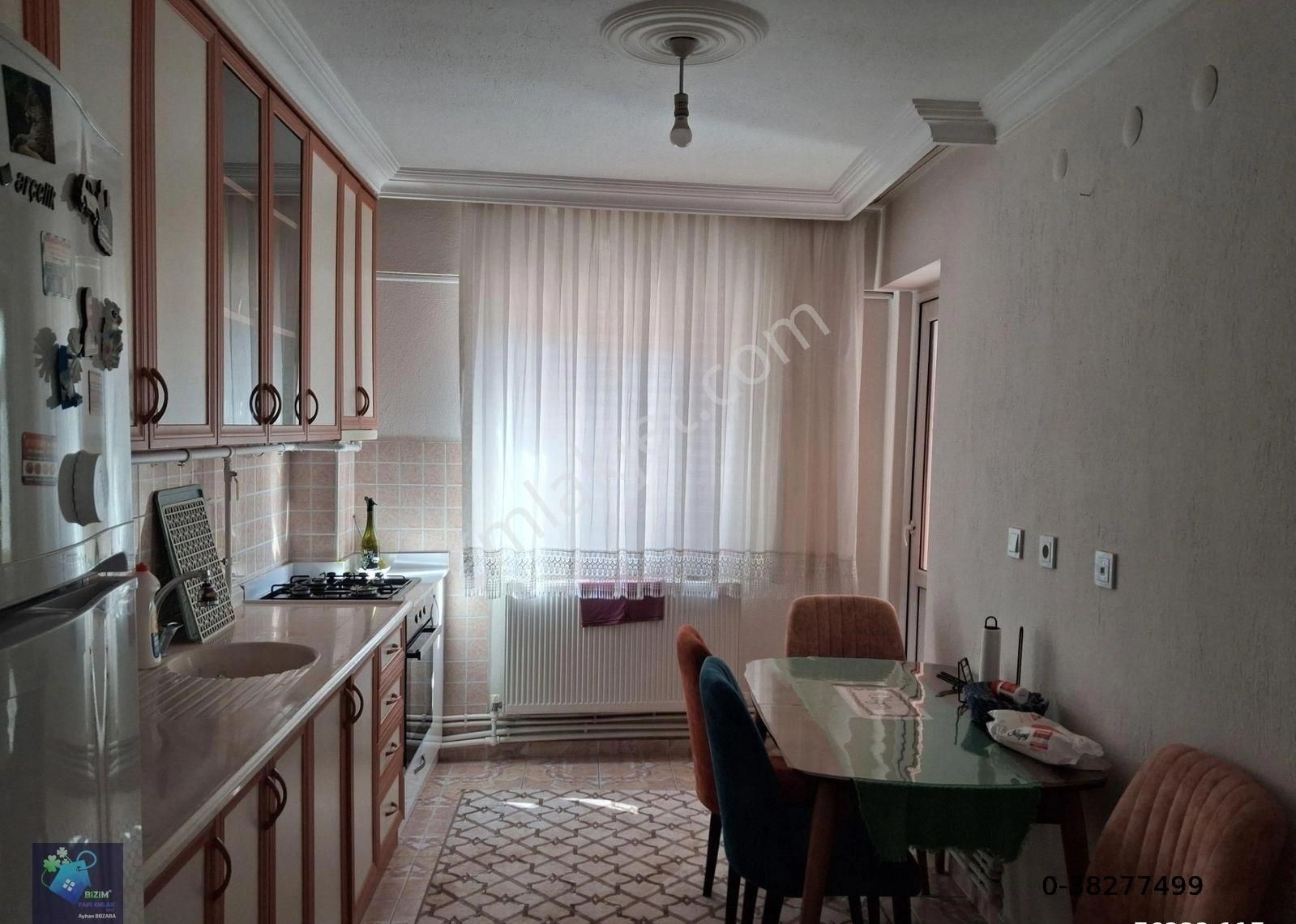 Kayalık Mah 2+1 + Ardiye Kombili İçi Yenilenmiş 3. Kat Üç Cepheli Katta İki Daire