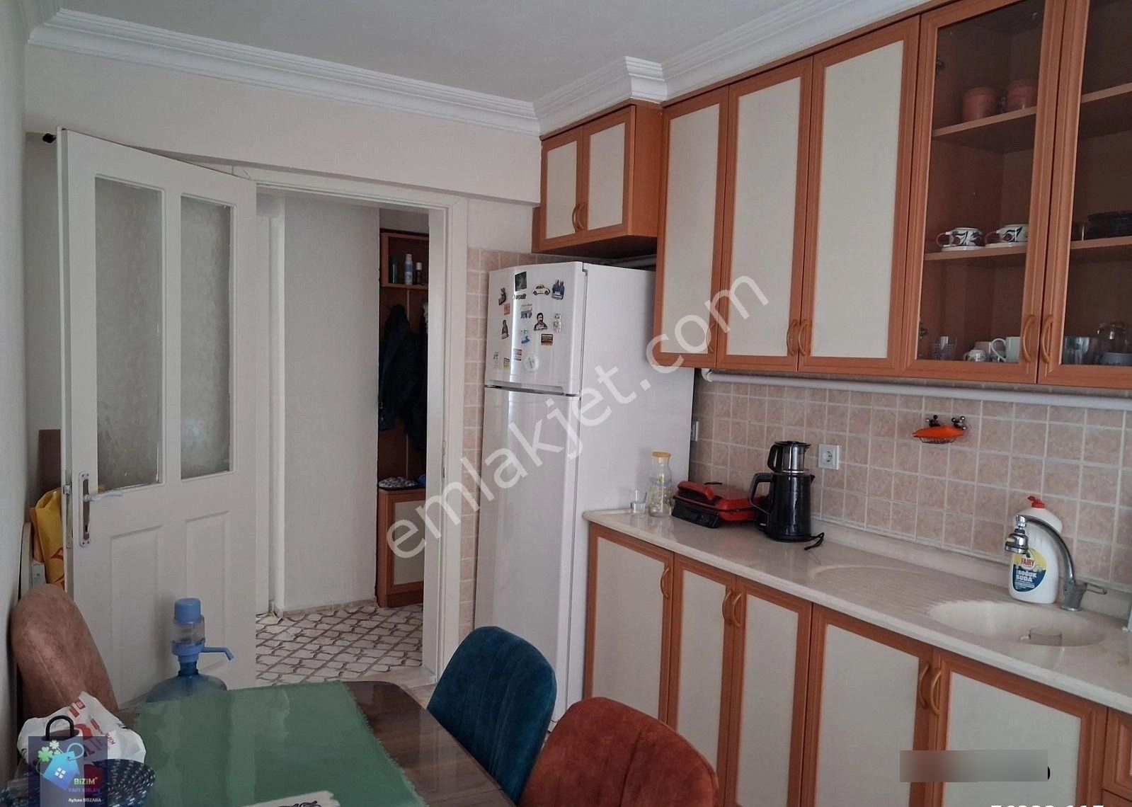 Kayalık Mah 2+1 + Ardiye Kombili İçi Yenilenmiş 3. Kat Üç Cepheli Katta İki Daire - Görsel 4