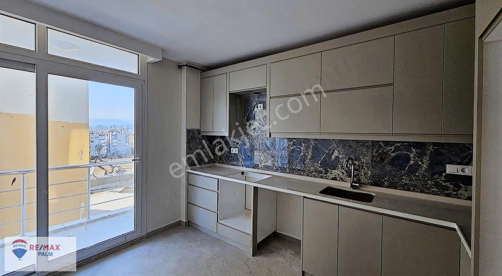 Remax Palm'den Full Deniz Manzaralı İçi Yapılı Kiralık 3+1 - Görsel 13