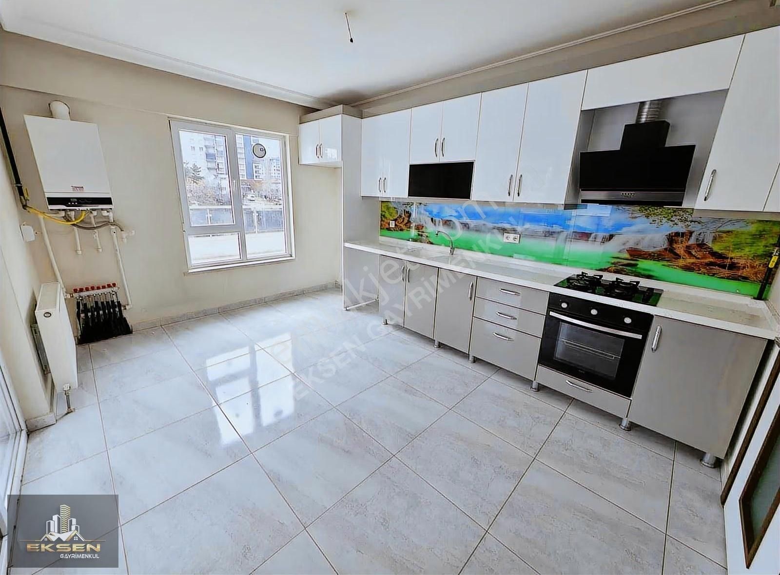 Eksen'den Teras Balkonlu Masrafsız Ön Cephe 3+1 Site Dairesi