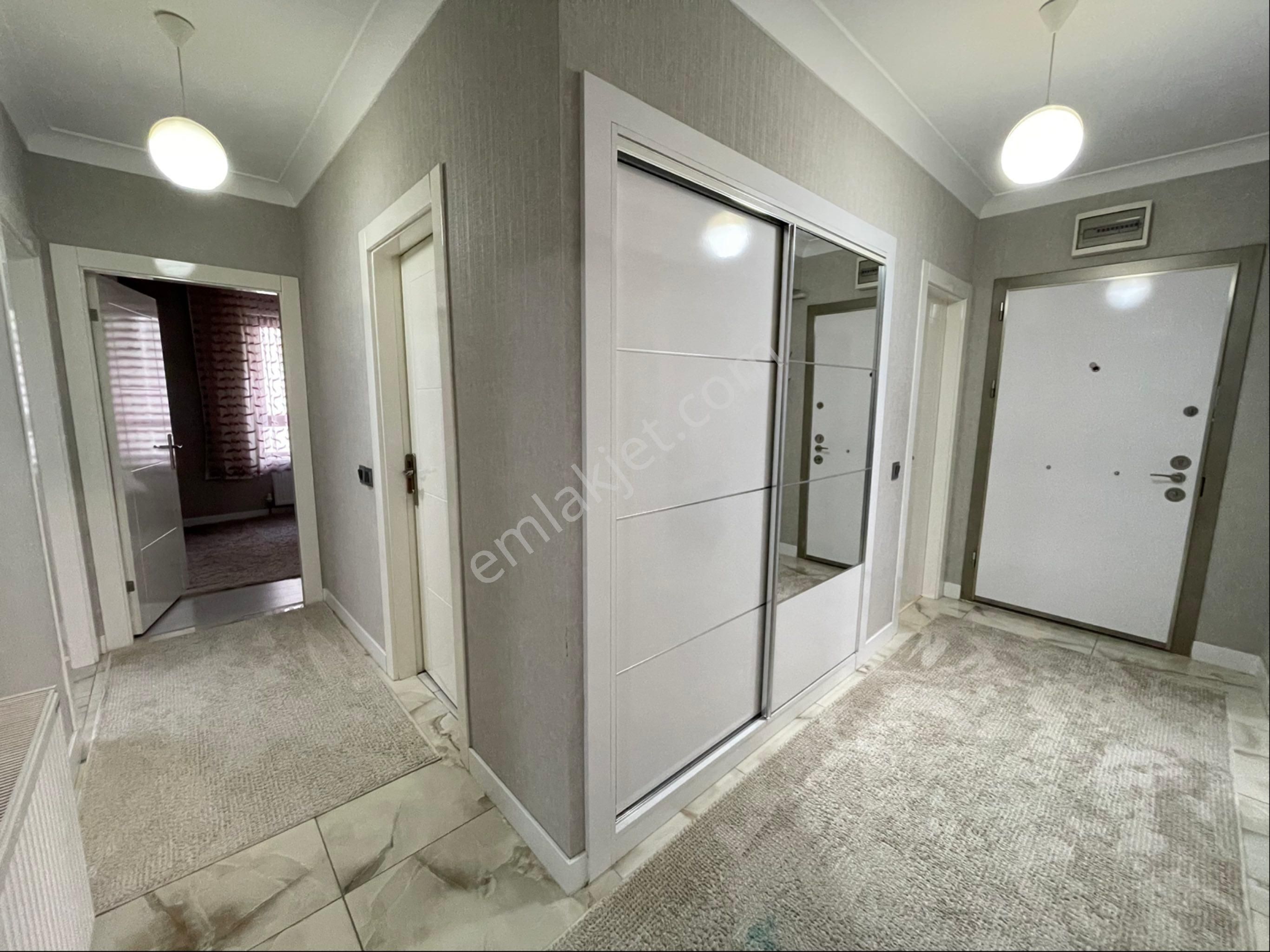 Keçiören Uyanışta Full Yapılı Asansörlü Ebeveyn Banyolu Katta Acill Satılık Daire - Görsel 11