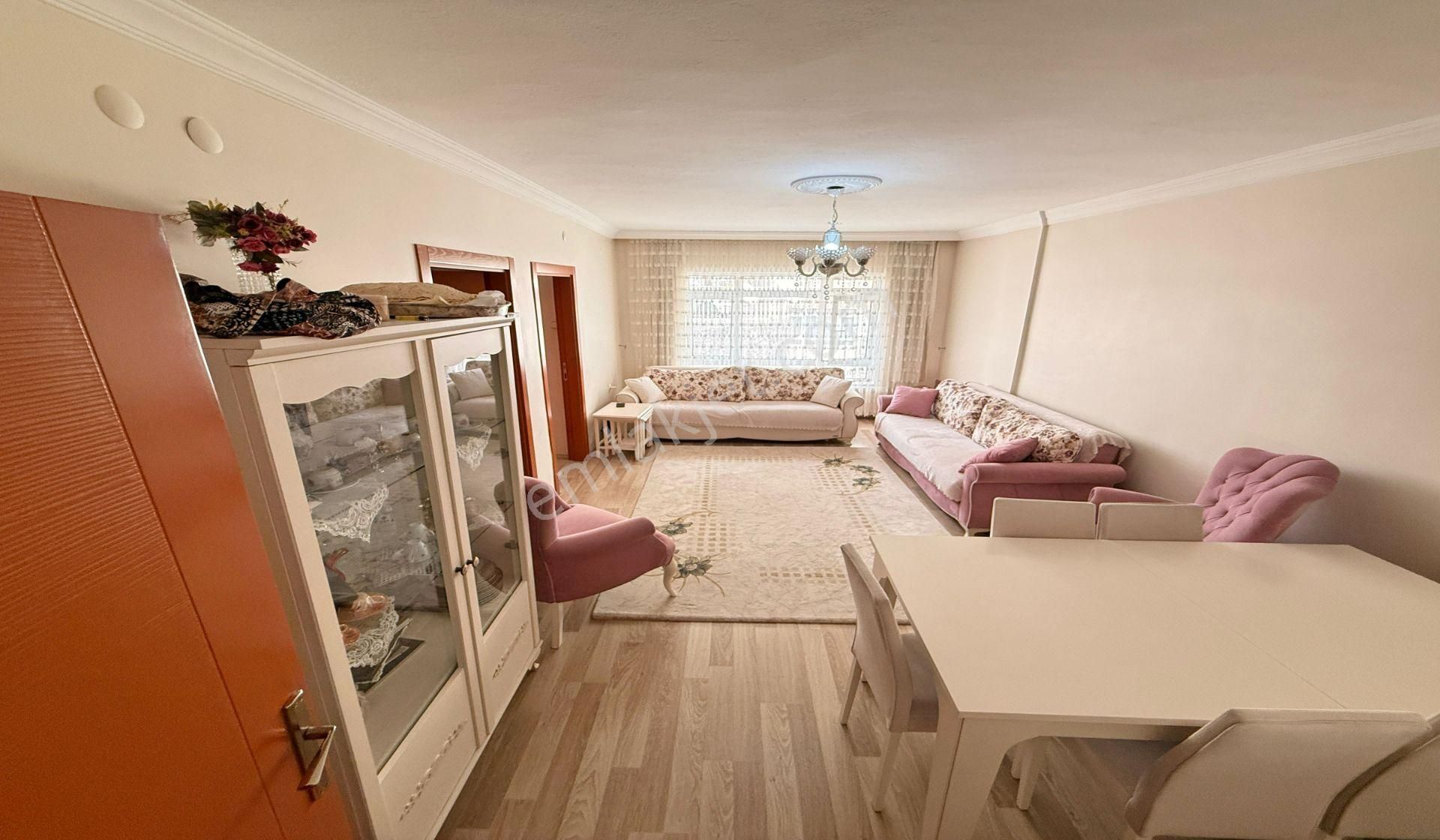 İncirlide Cadde Yakını Katta 3+1 Masrafsız Krediye Uygun