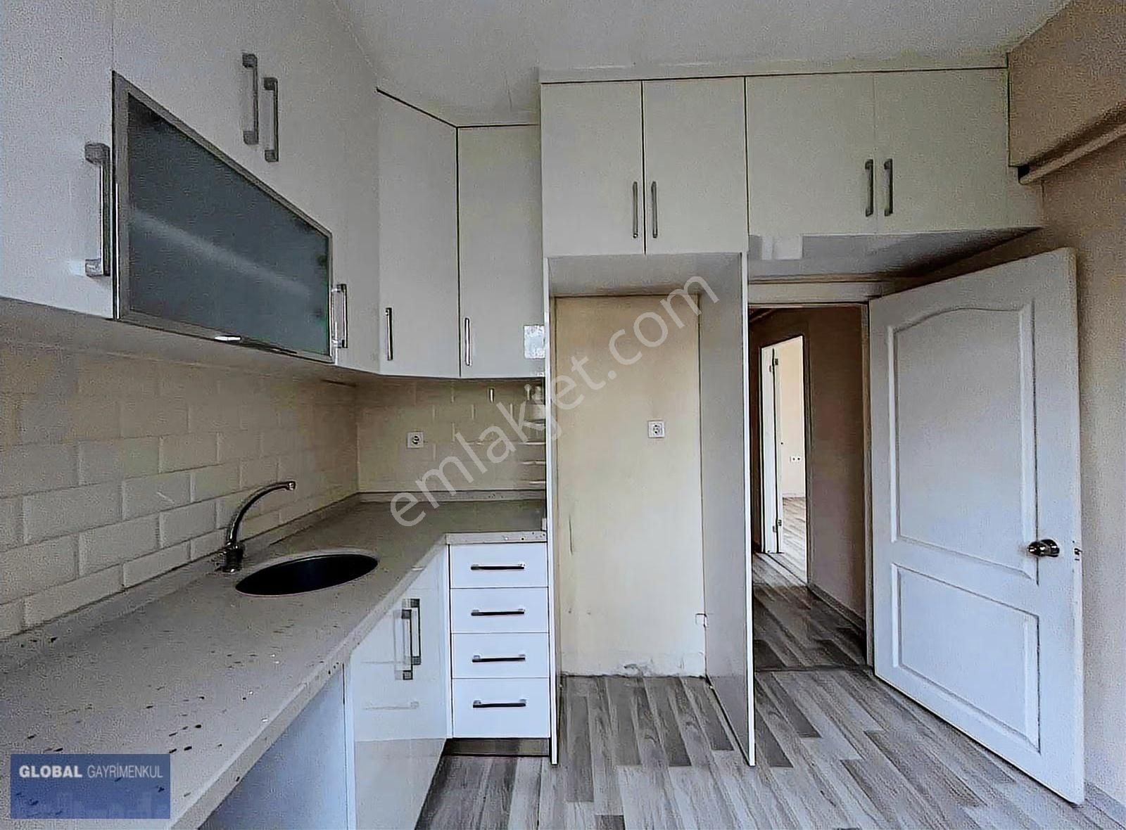 Belediyeye, Marmaray Ve Gemi Yan San,ye Yakın Satılık 2+1 Daire - Görsel 6