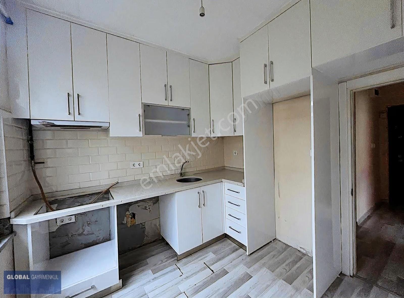 Belediyeye, Marmaray Ve Gemi Yan San,ye Yakın Satılık 2+1 Daire - Görsel 13