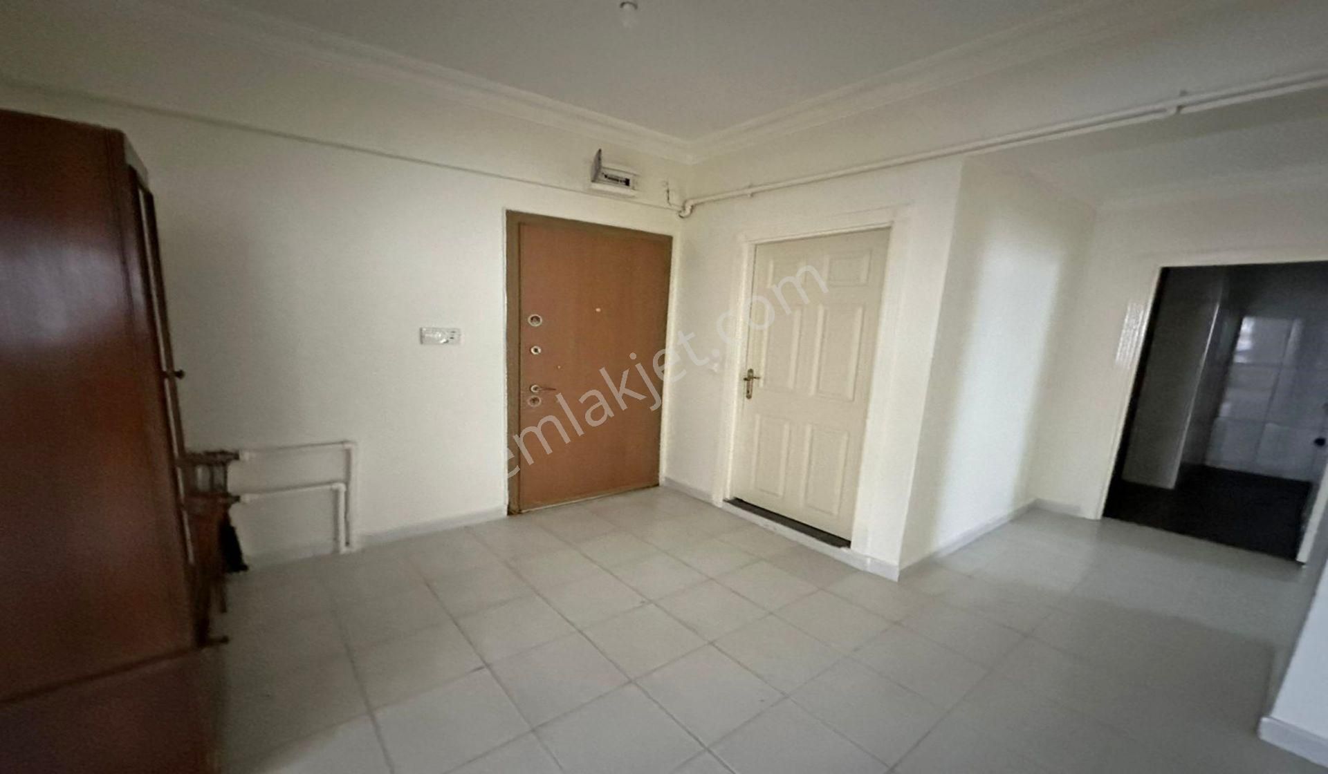 Ufuktepede Demirciler Sokakda Giriş Katta 3+1 Yapılı Masrafsız - Görsel 21