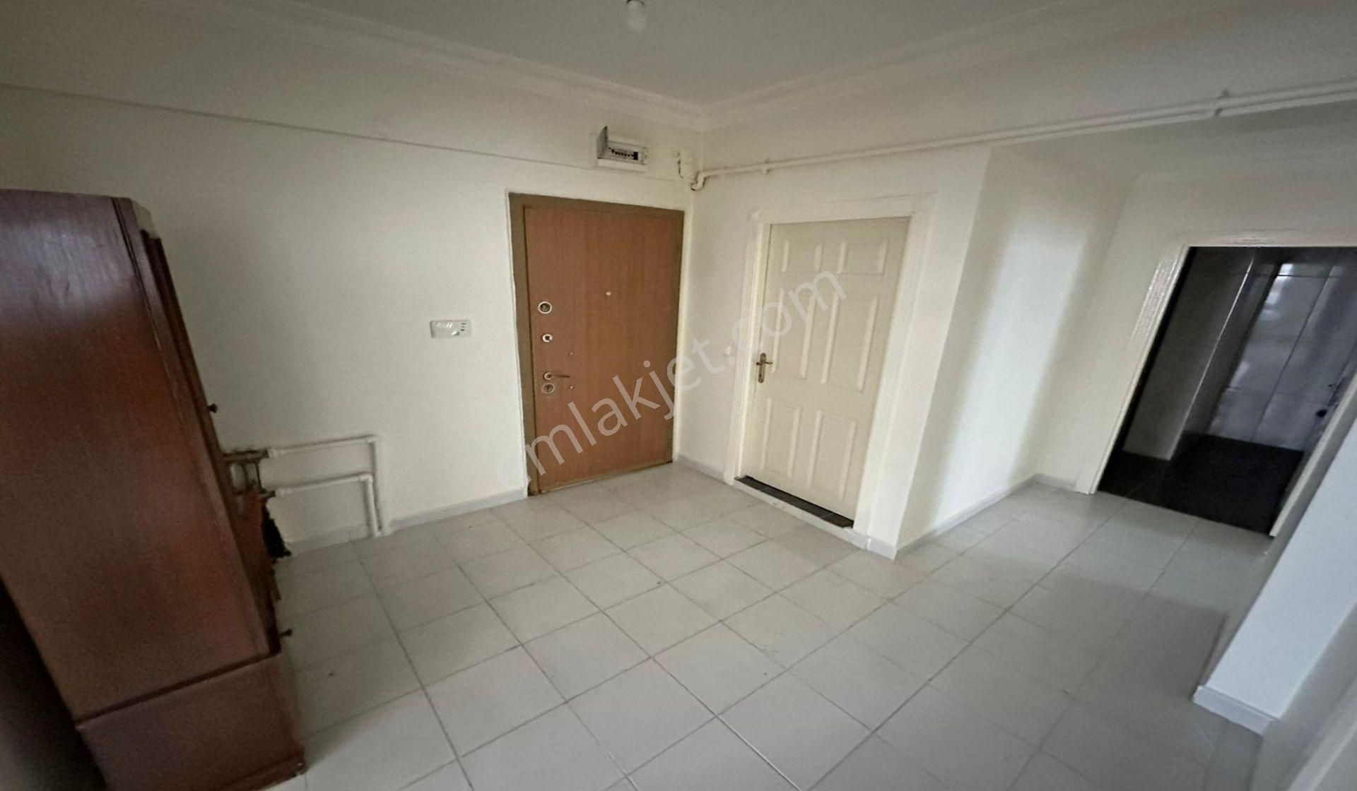 Ufuktepede Demirciler Sokakda Giriş Katta 3+1 Yapılı Masrafsız - Görsel 20