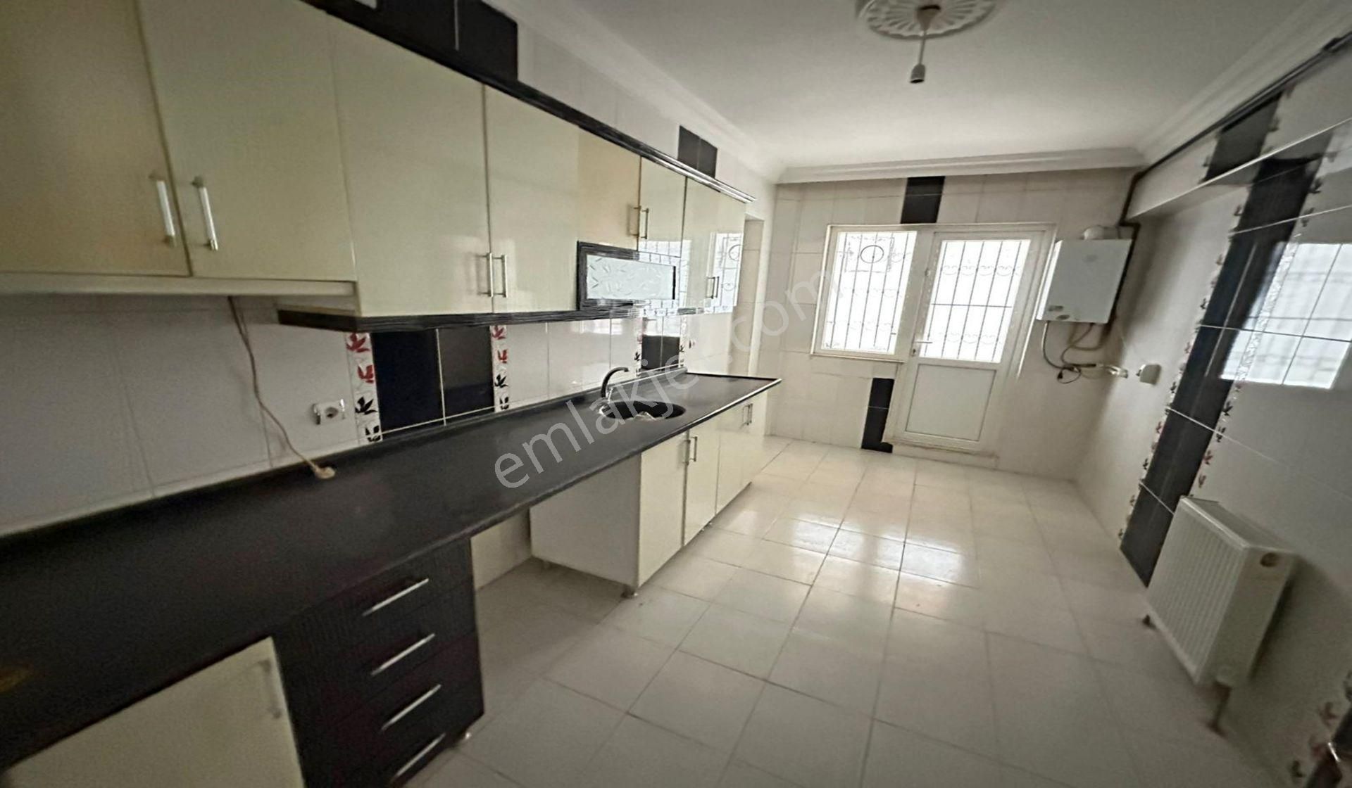 Ufuktepede Demirciler Sokakda Giriş Katta 3+1 Yapılı Masrafsız - Görsel 4