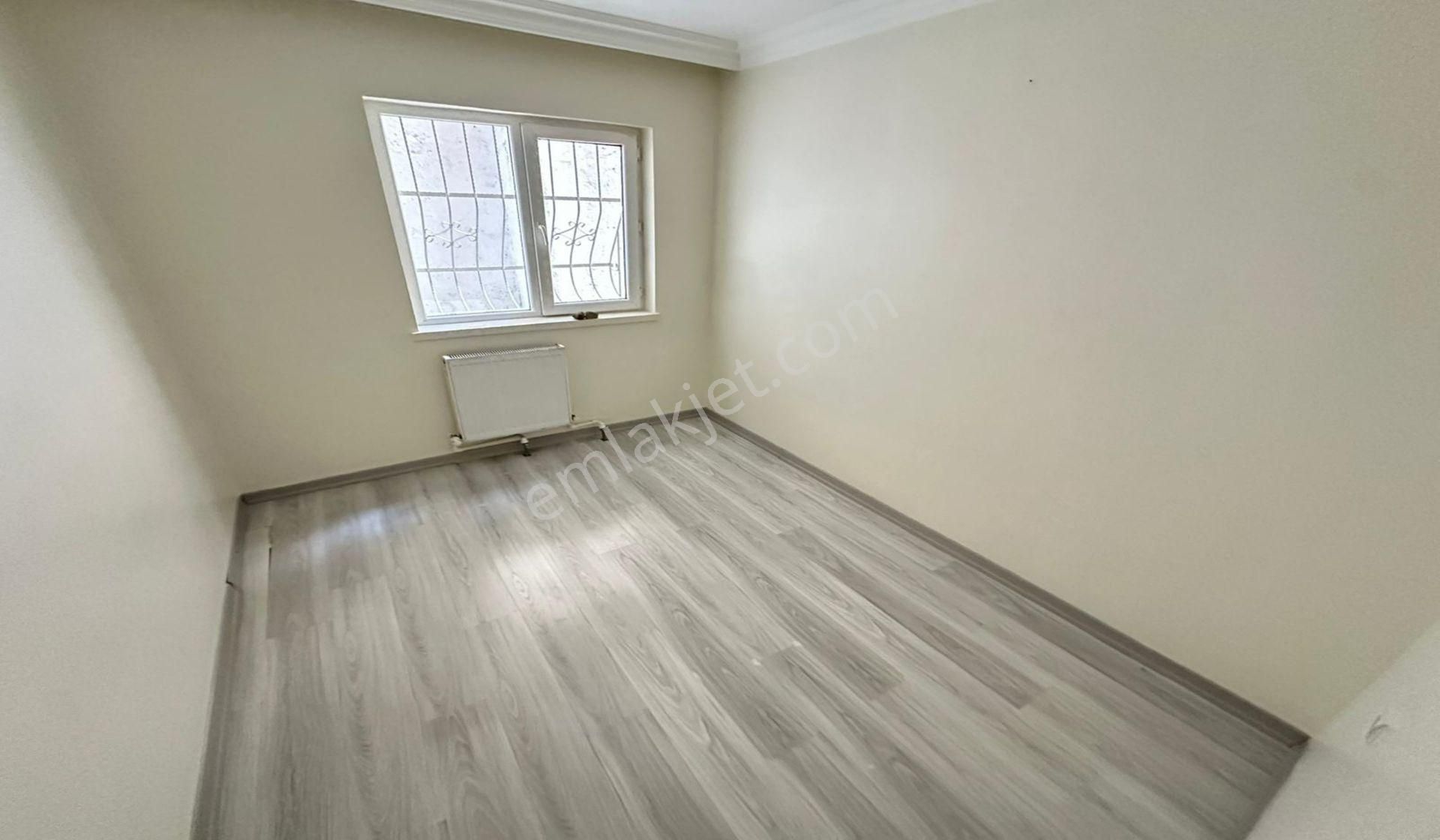 Ufuktepede Demirciler Sokakda Giriş Katta 3+1 Yapılı Masrafsız - Görsel 11