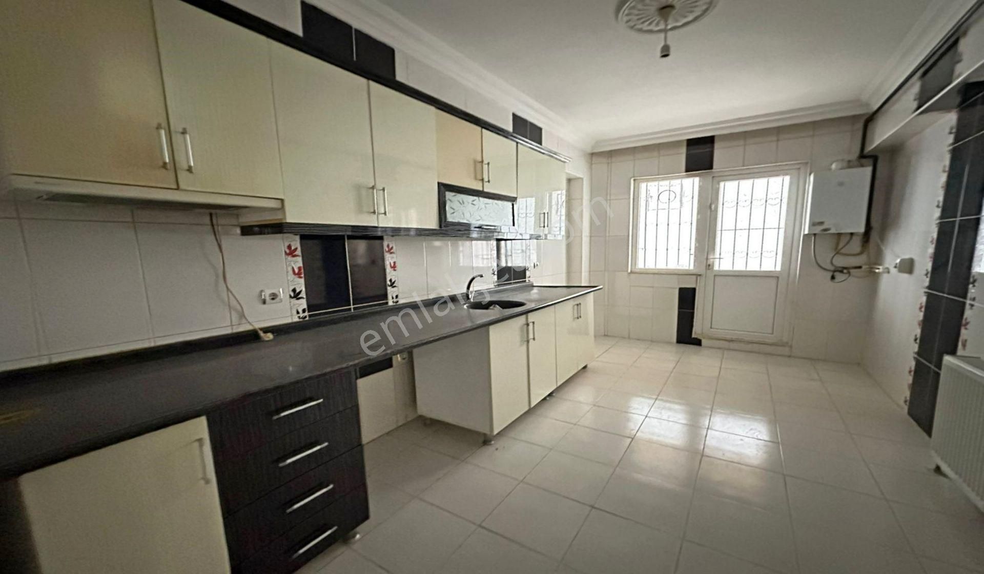 Ufuktepede Demirciler Sokakda Giriş Katta 3+1 Yapılı Masrafsız - Görsel 2