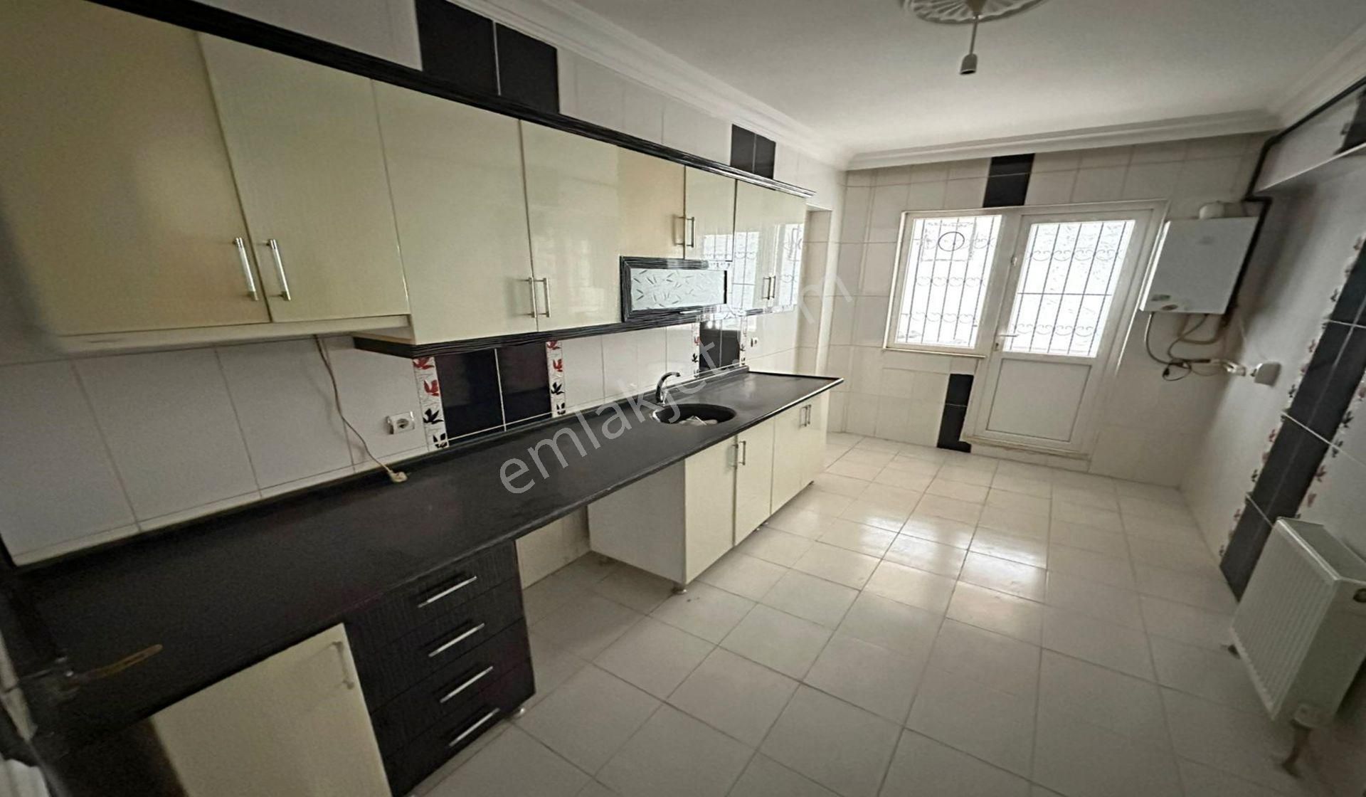 Ufuktepede Demirciler Sokakda Giriş Katta 3+1 Yapılı Masrafsız