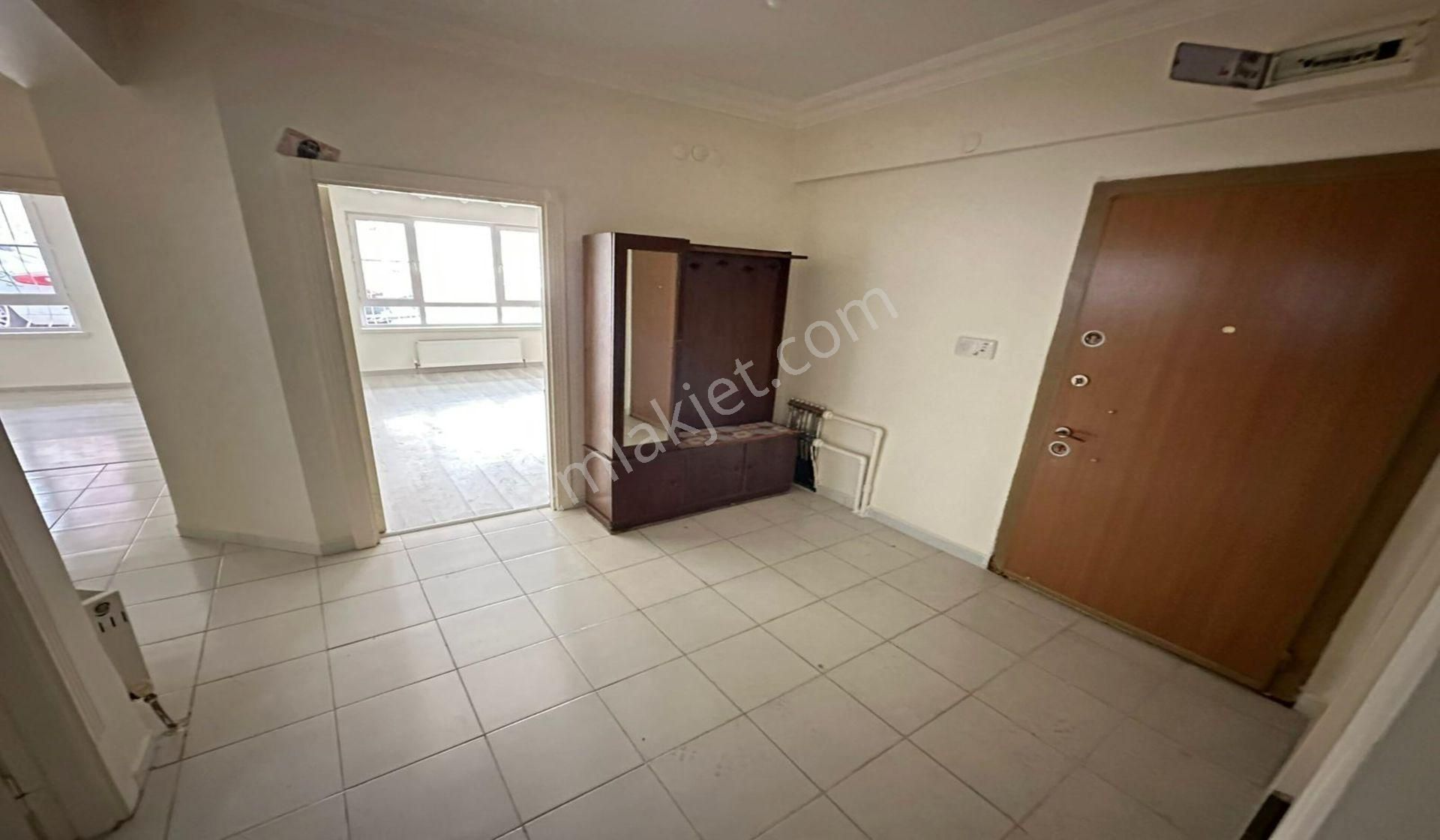 Ufuktepede Demirciler Sokakda Giriş Katta 3+1 Yapılı Masrafsız - Görsel 23