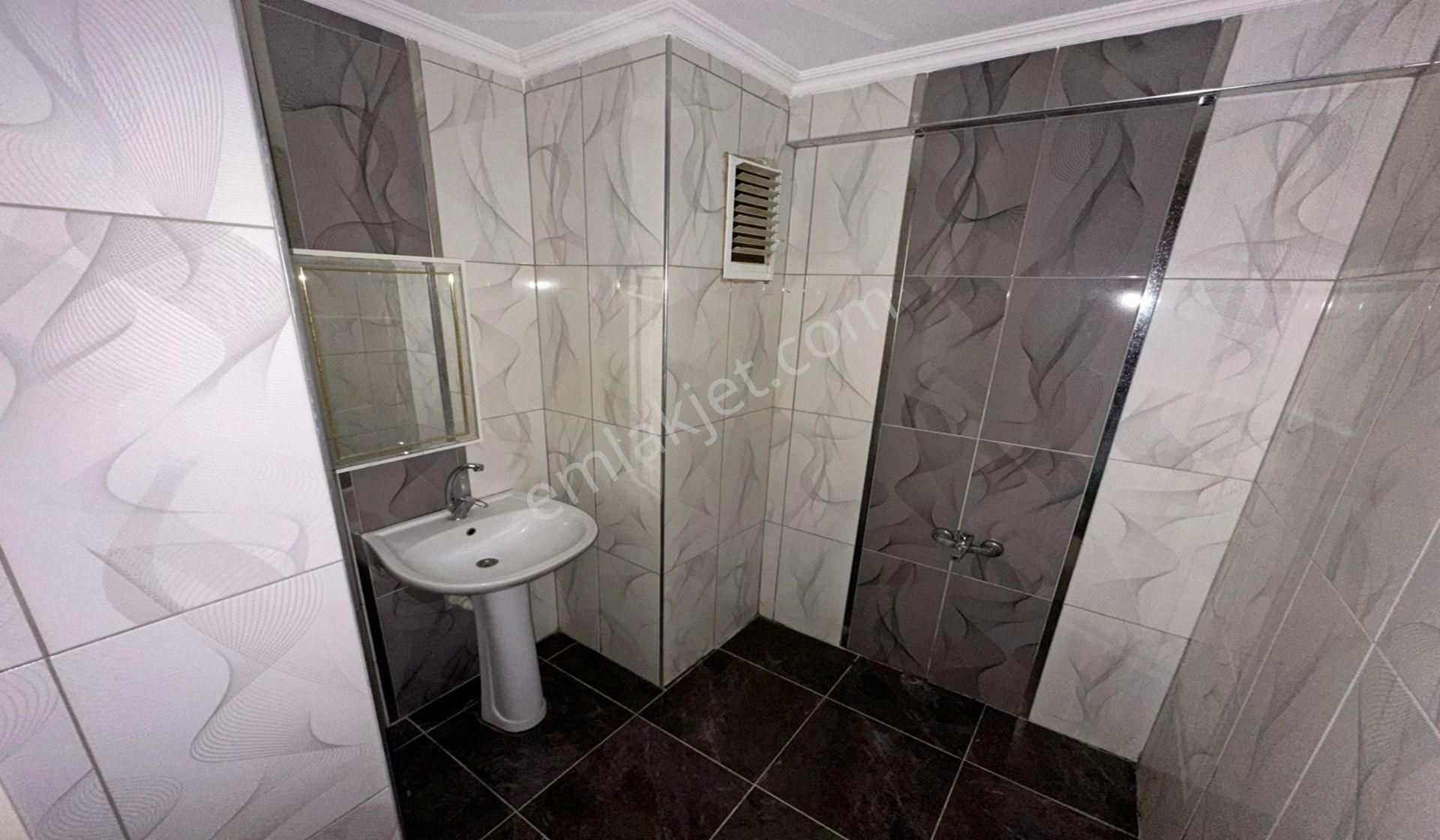 Ufuktepede Demirciler Sokakda Giriş Katta 3+1 Yapılı Masrafsız - Görsel 26