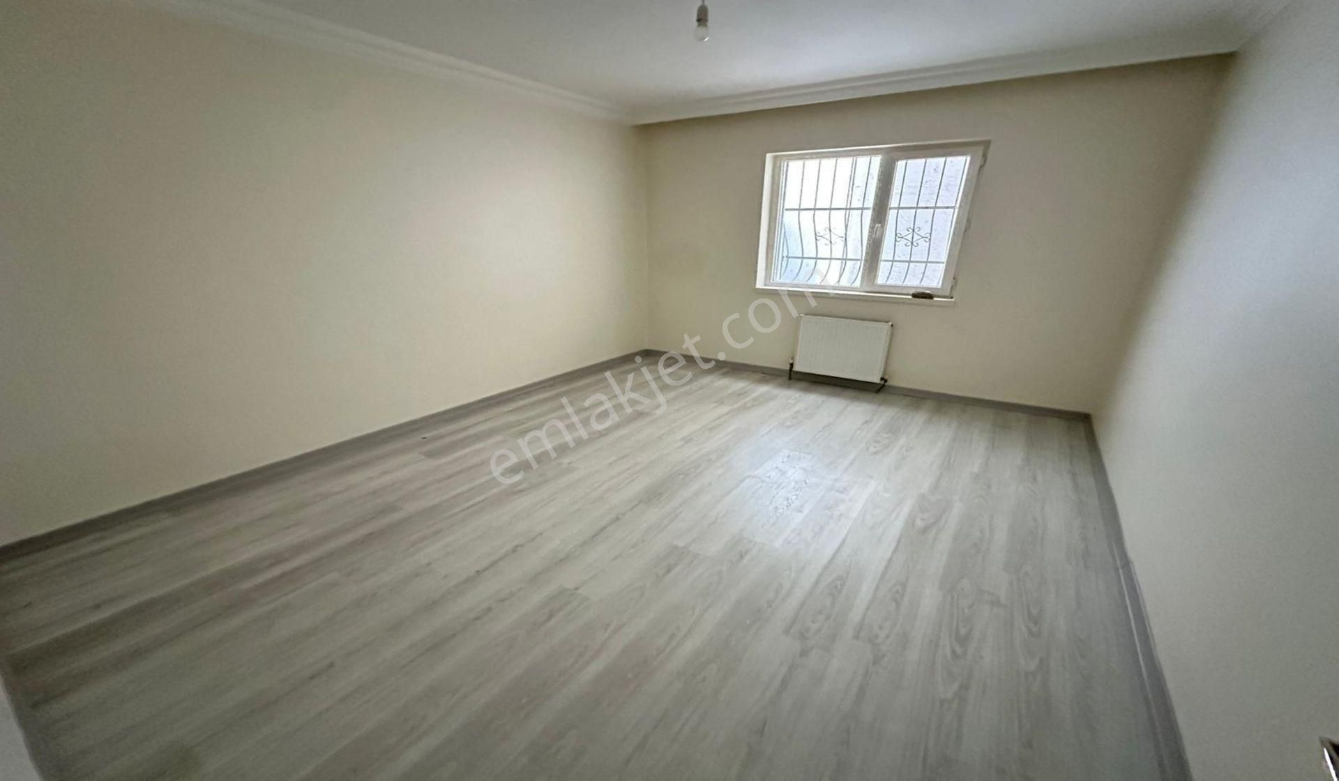 Ufuktepede Demirciler Sokakda Giriş Katta 3+1 Yapılı Masrafsız - Görsel 19