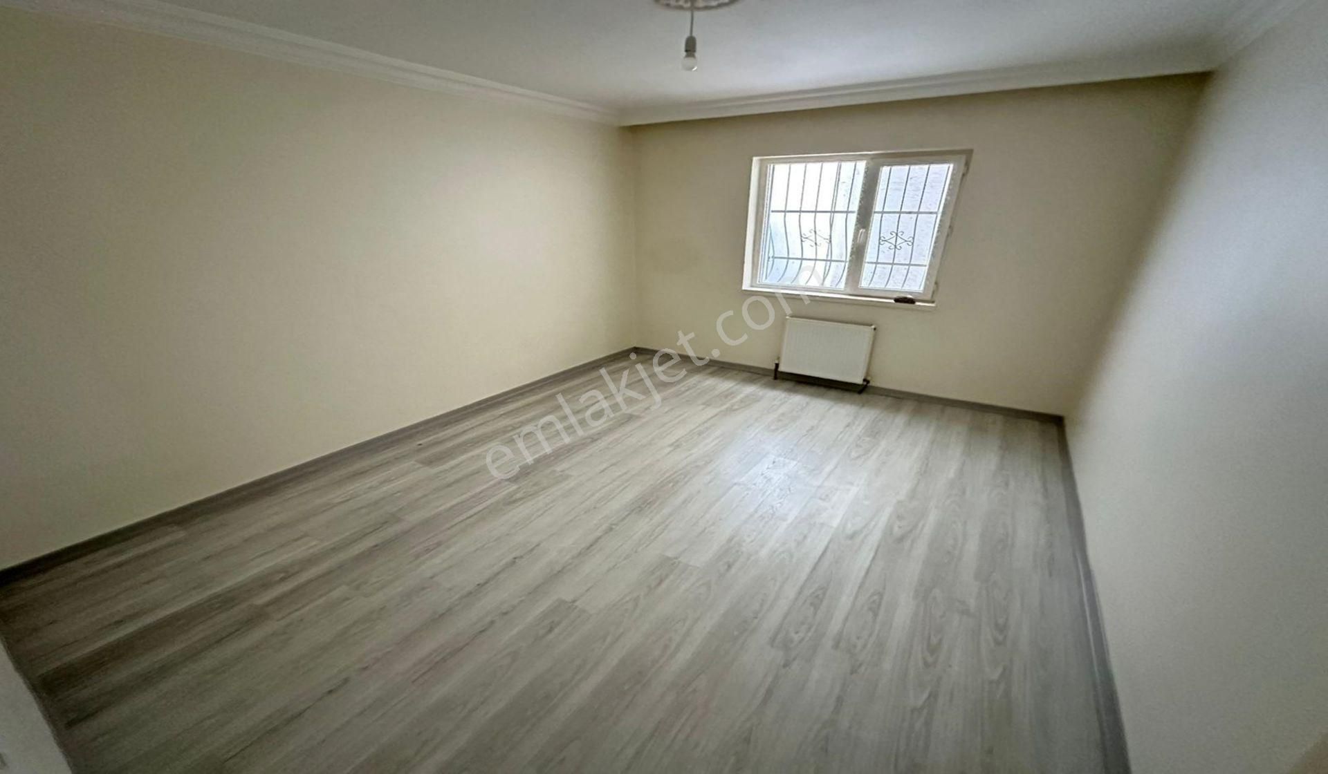 Ufuktepede Demirciler Sokakda Giriş Katta 3+1 Yapılı Masrafsız - Görsel 16