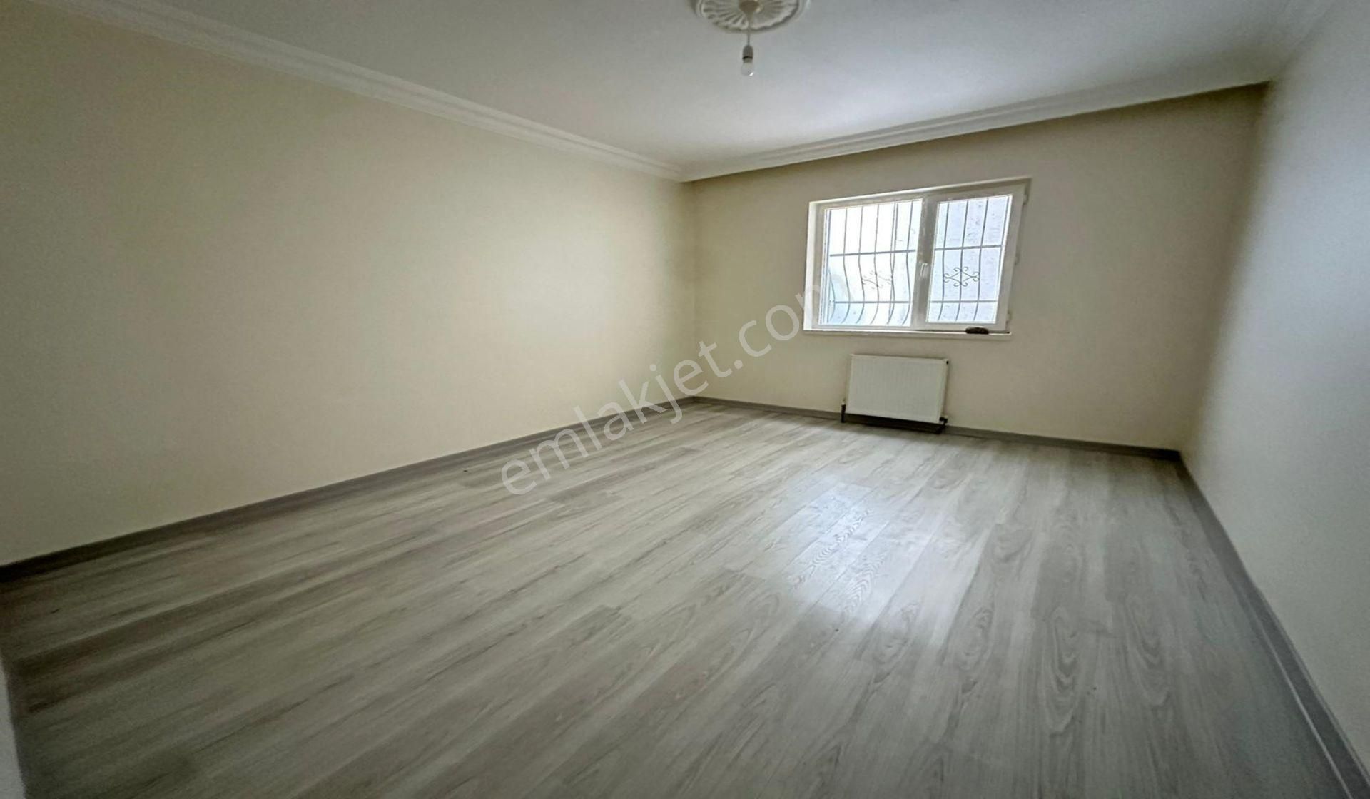 Ufuktepede Demirciler Sokakda Giriş Katta 3+1 Yapılı Masrafsız - Görsel 22