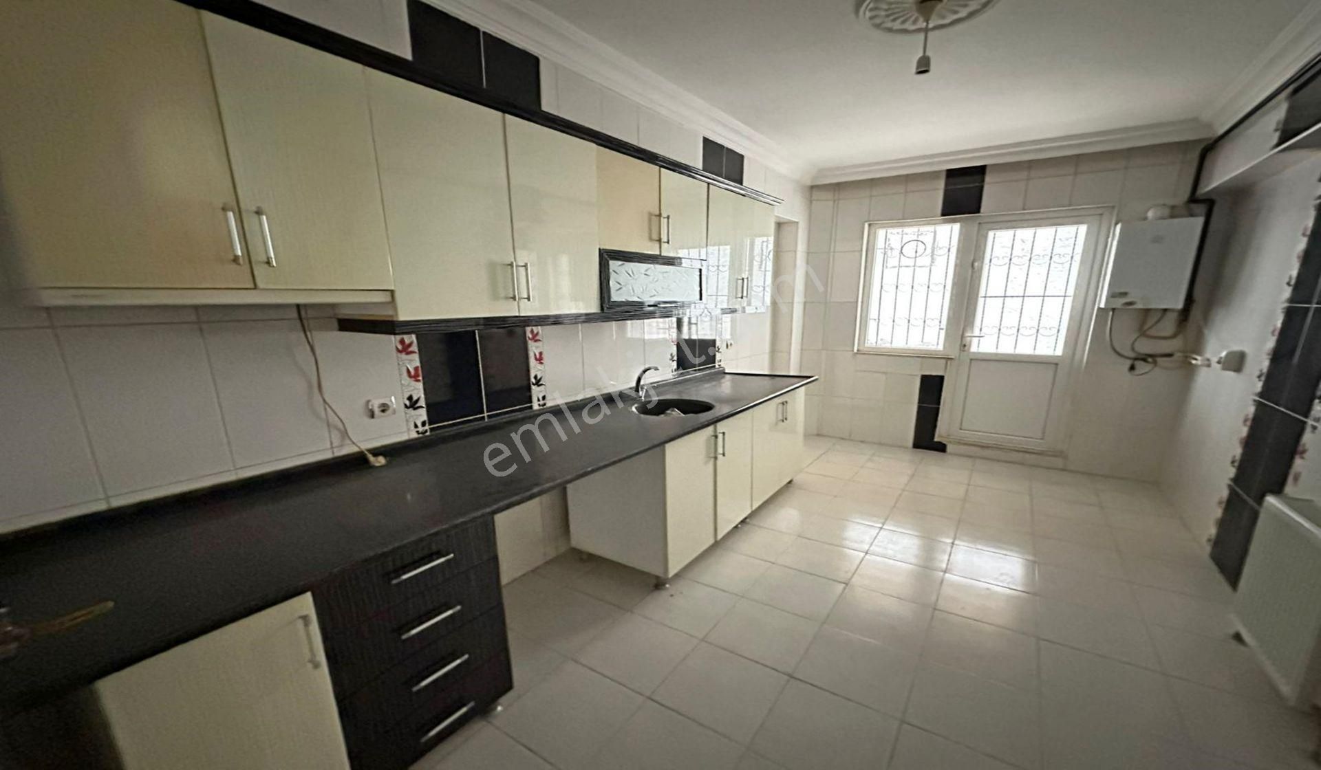 Ufuktepede Demirciler Sokakda Giriş Katta 3+1 Yapılı Masrafsız - Görsel 3