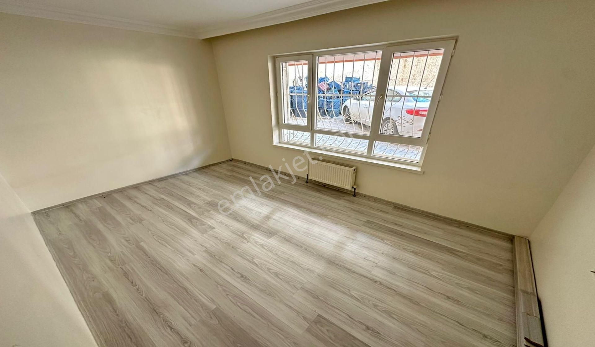 Ufuktepede Demirciler Sokakda Giriş Katta 3+1 Yapılı Masrafsız - Görsel 13