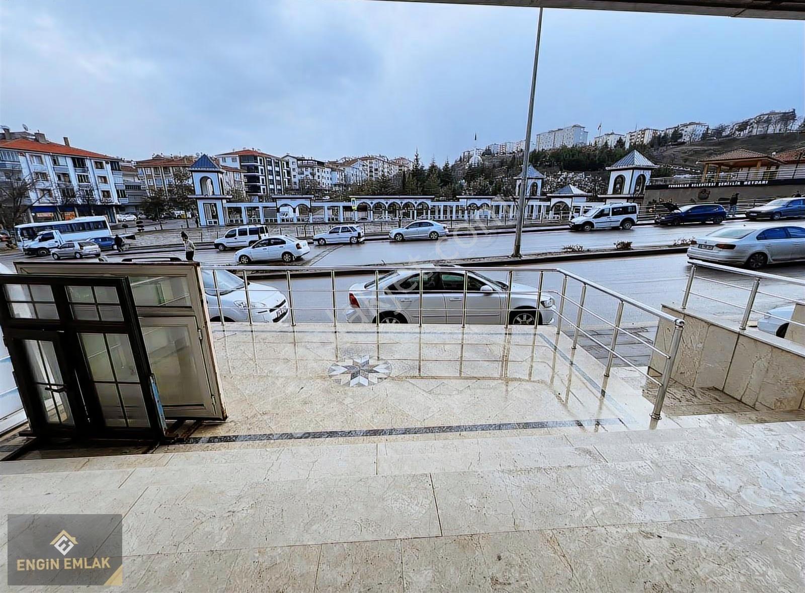 Engin Emlak'tan Cadde Üzerin'de İşlek Konum'da Masrafsız Dükkan - Görsel 16