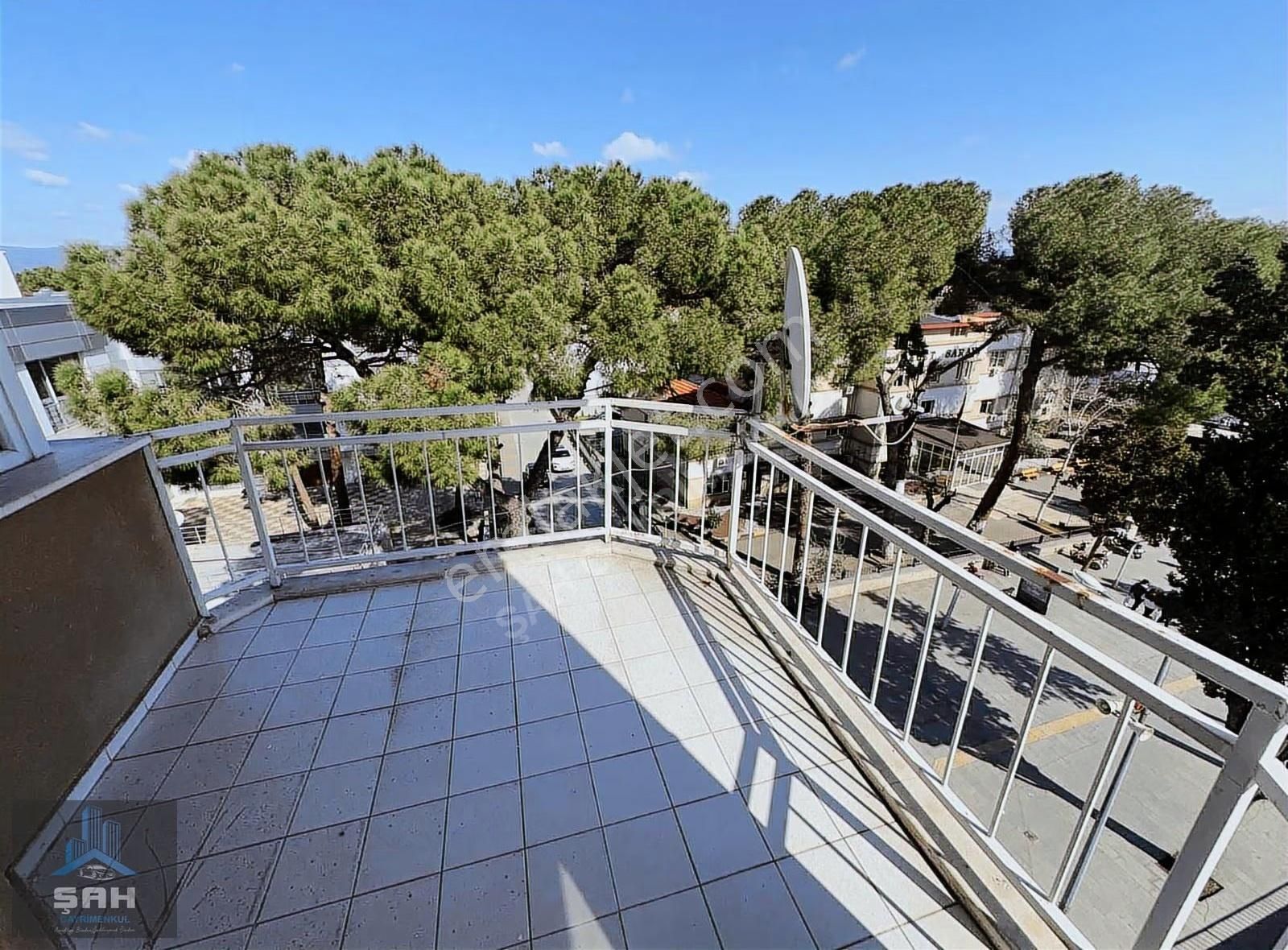 Şah'tan Adliye Karşısında 2+1 Çift Cepheli Satılık Daireler - Görsel 3