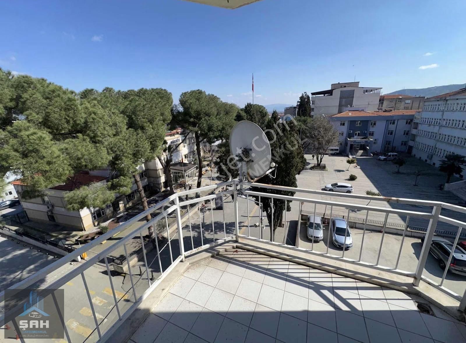 Şah'tan Adliye Karşısında 2+1 Çift Cepheli Satılık Daireler